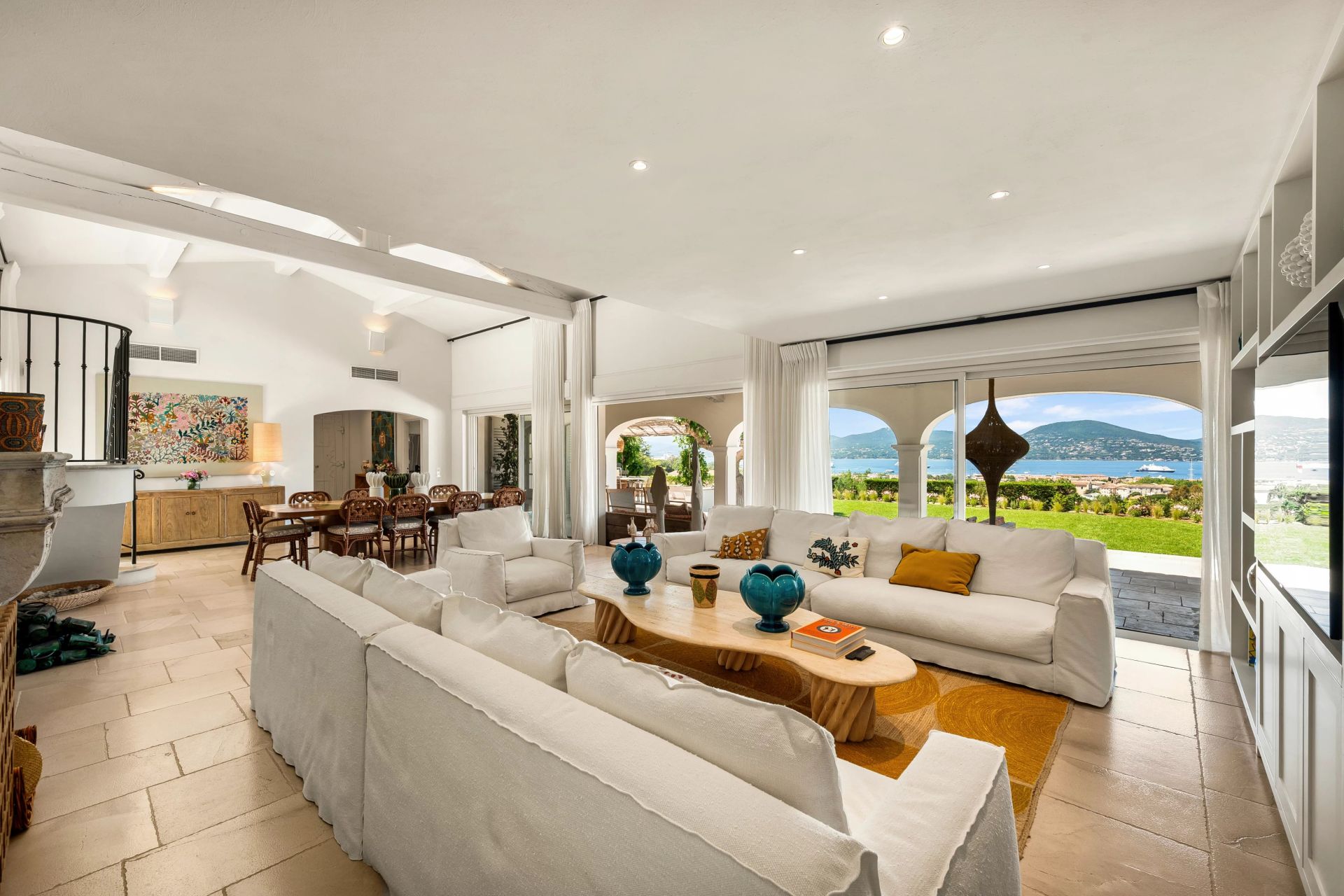 villa 8 Rooms for seasonal rent on Saint-Tropez (83990)