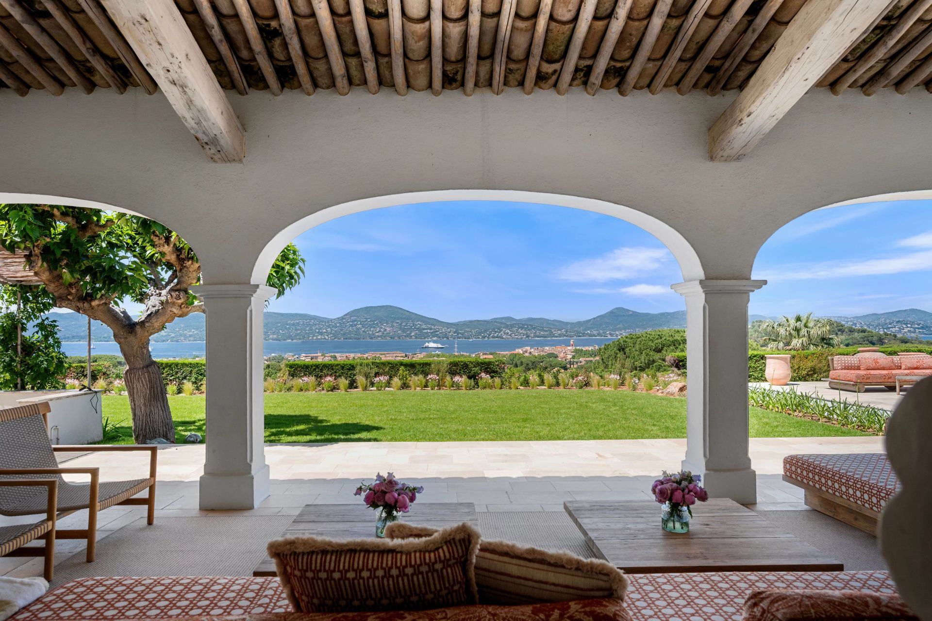 villa 8 Rooms for seasonal rent on Saint-Tropez (83990)