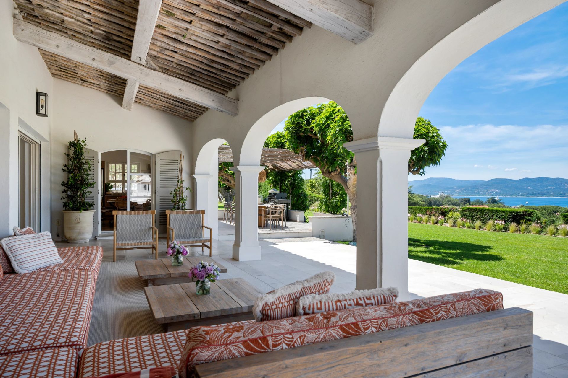 villa 8 Rooms for seasonal rent on Saint-Tropez (83990)