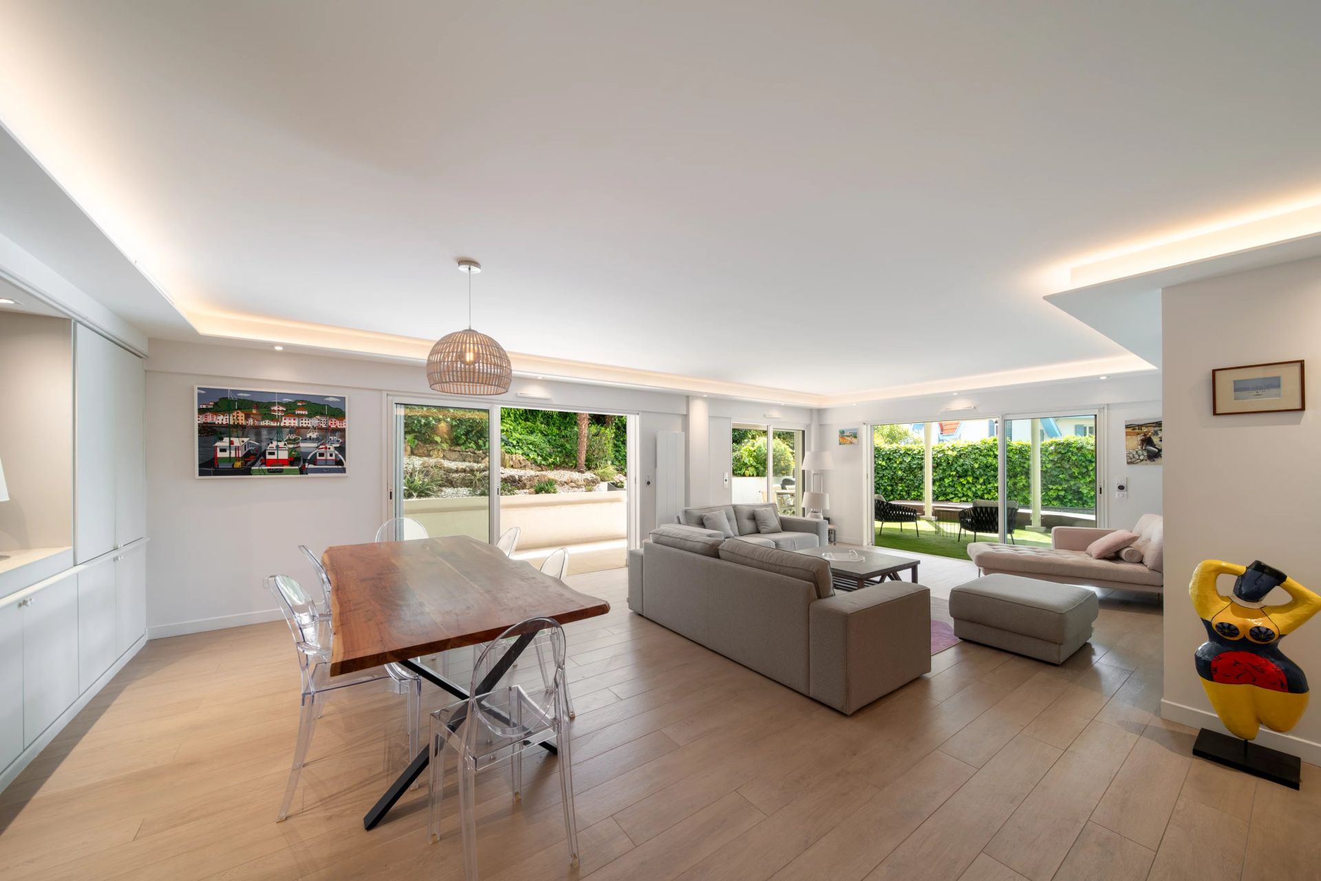apartment 5 Rooms for sale on Cannes (06400)