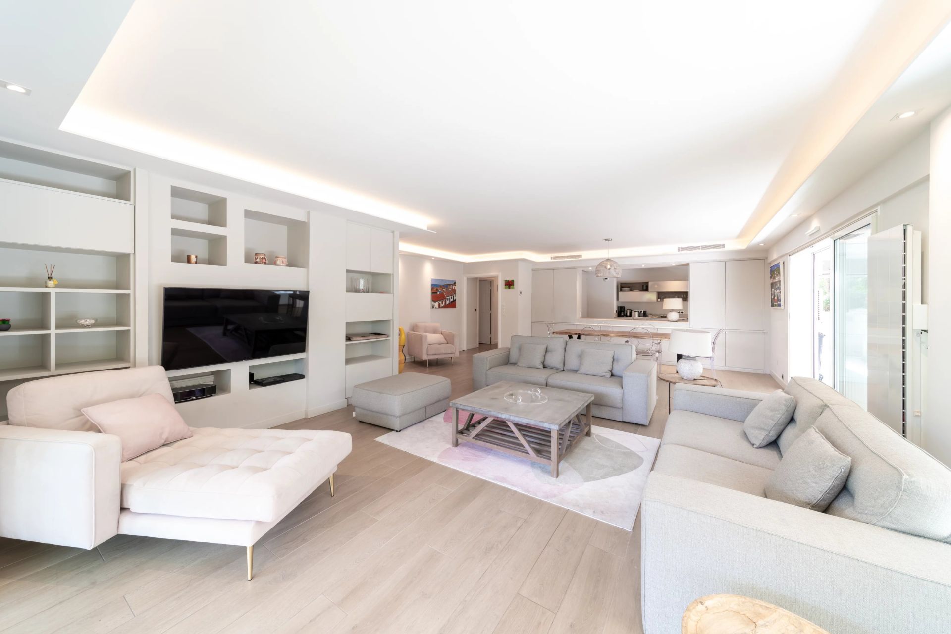 apartment 5 Rooms for sale on Cannes (06400)