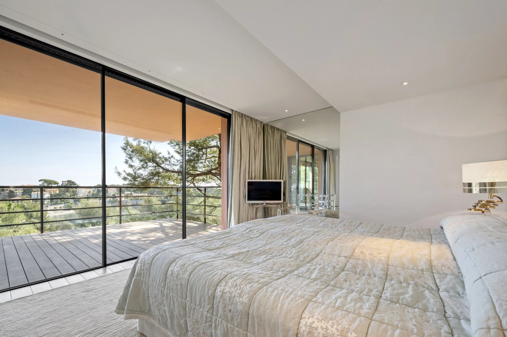 villa 14 Pièces en location saisonnière sur Saint-Jean-Cap-Ferrat (06230)