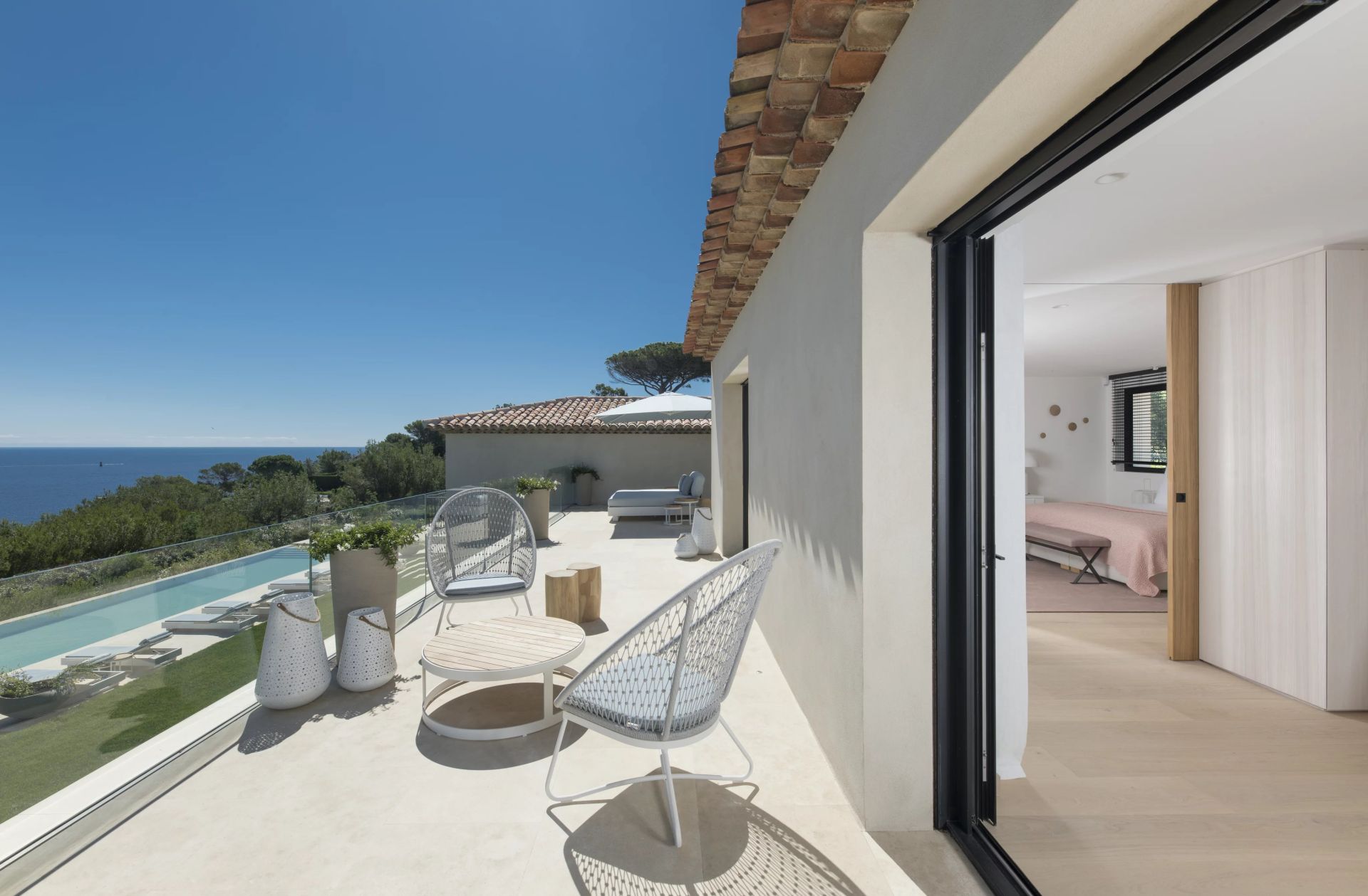 villa 8 Rooms for seasonal rent on Saint-Tropez (83990)