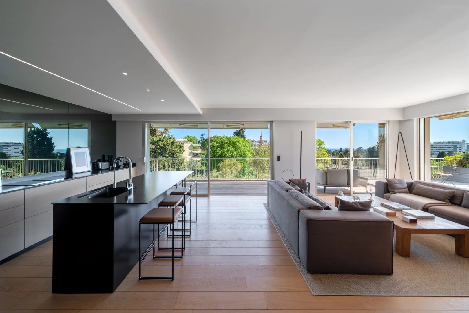 apartment 2 Rooms for sale on Cannes (06400)