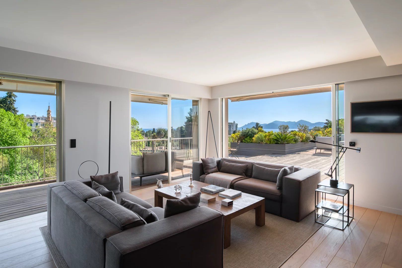 apartment 2 Rooms for sale on Cannes (06400)