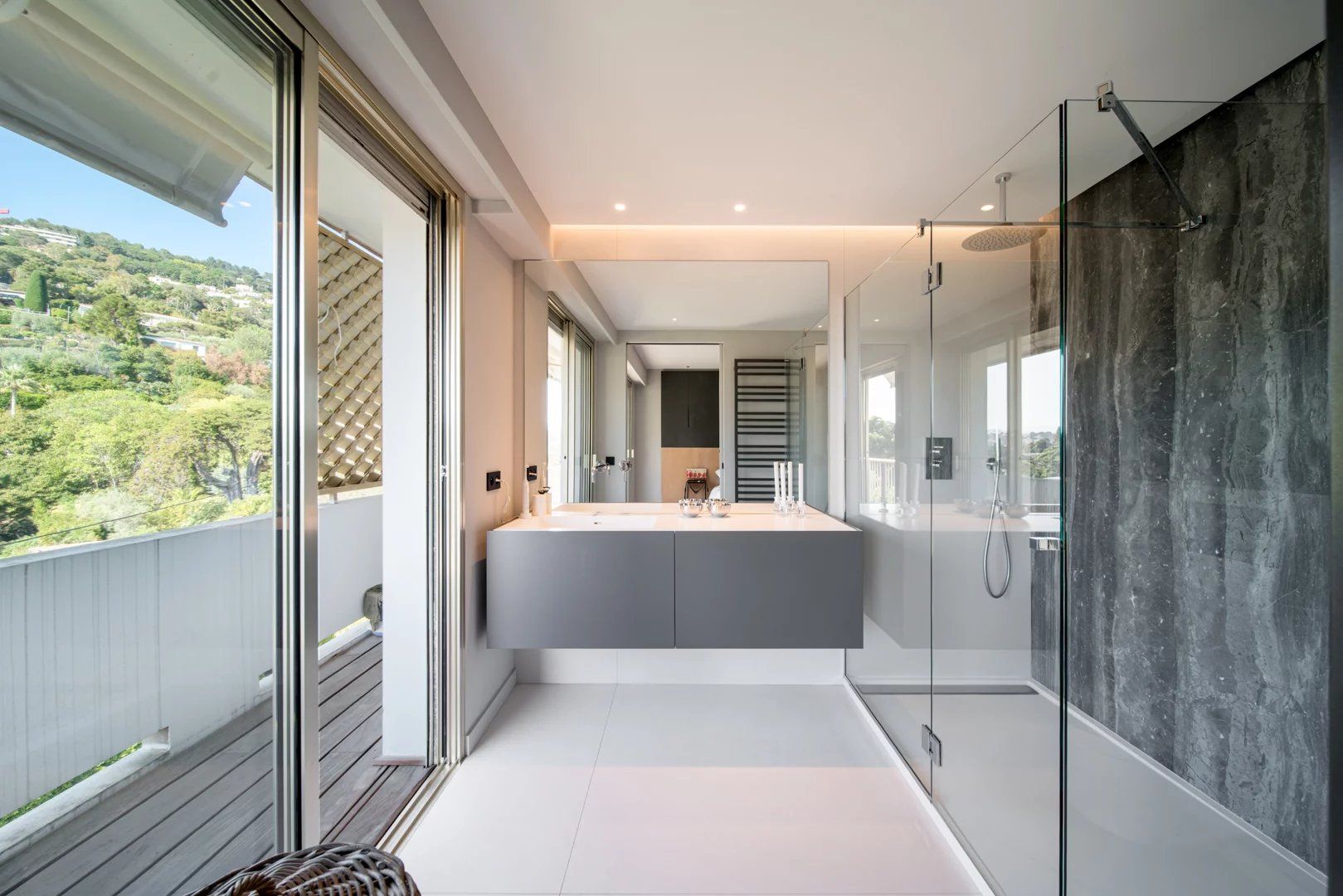 apartment 2 Rooms for sale on Cannes (06400)