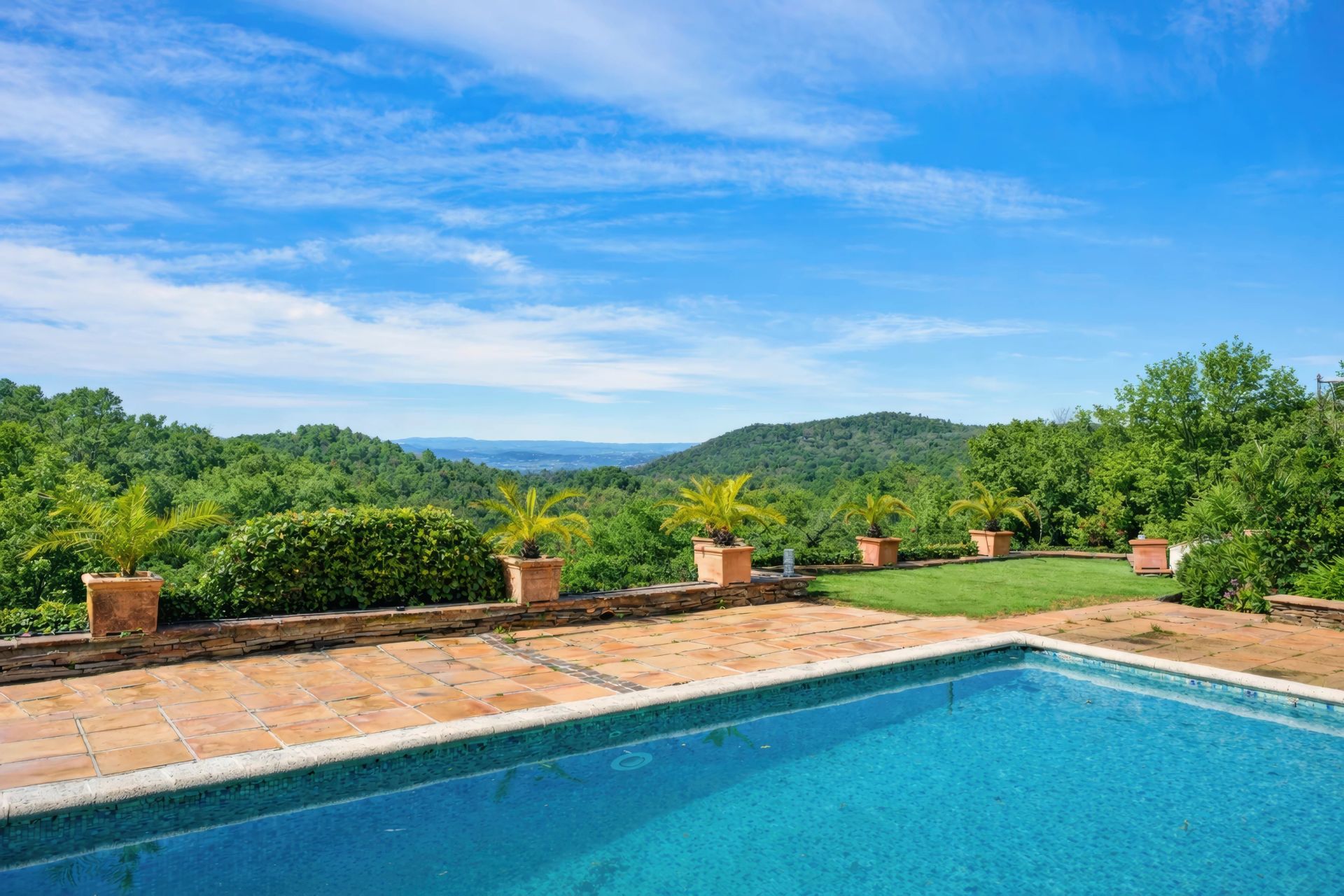 villa 7 Rooms for sale on La Garde-Freinet (83680)