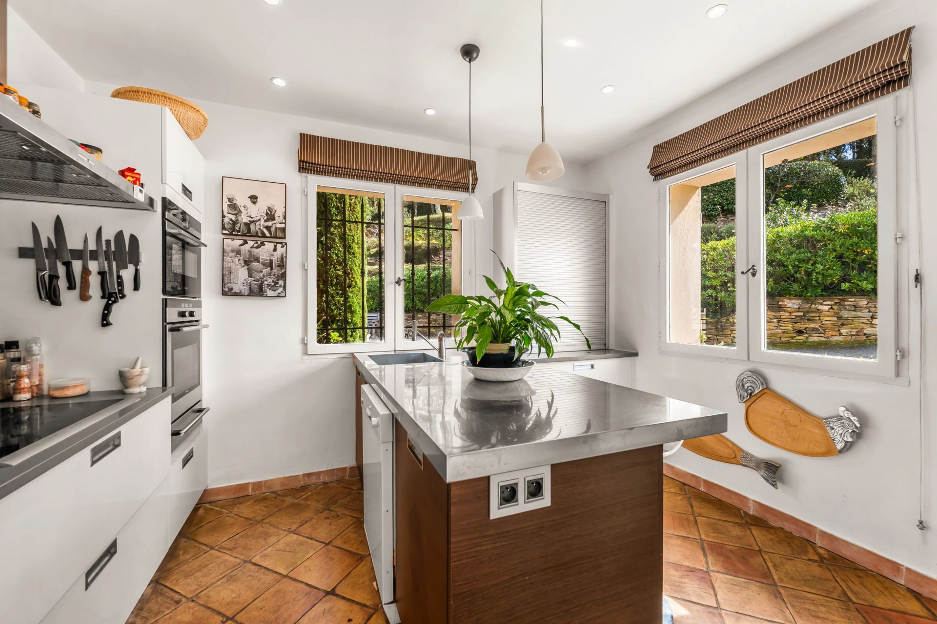 villa 7 Rooms for sale on La Garde-Freinet (83680)