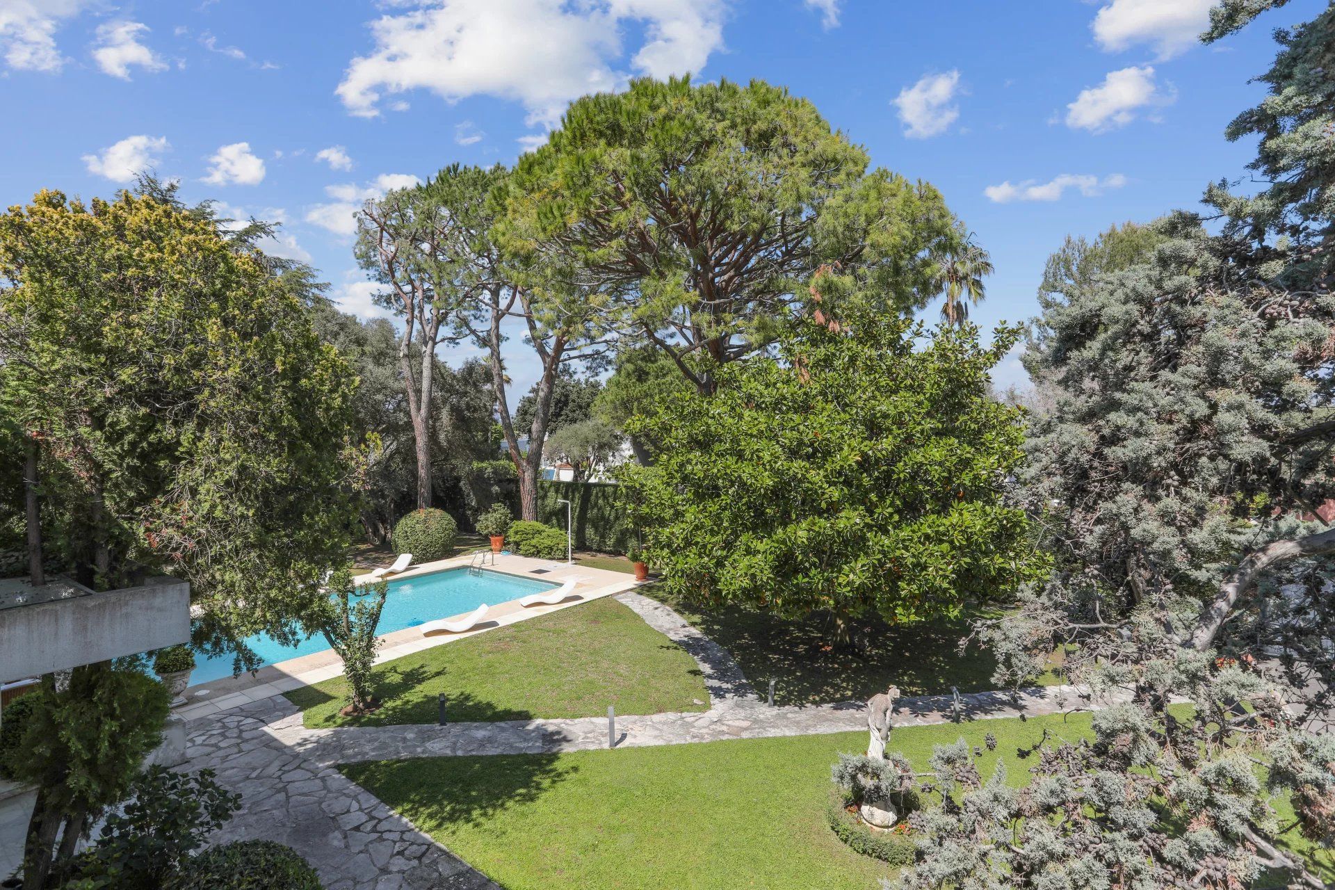 villa 9 Pièces en location saisonnière sur Antibes (06160)