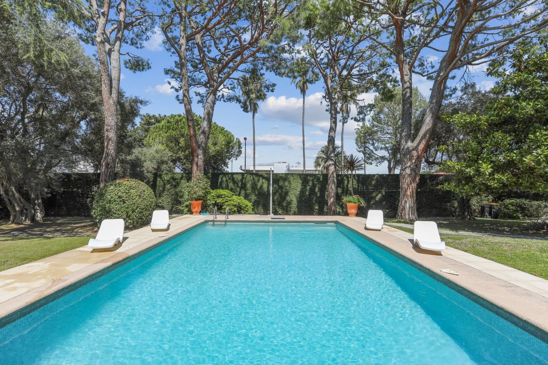 villa 9 Pièces en location saisonnière sur Antibes (06160)