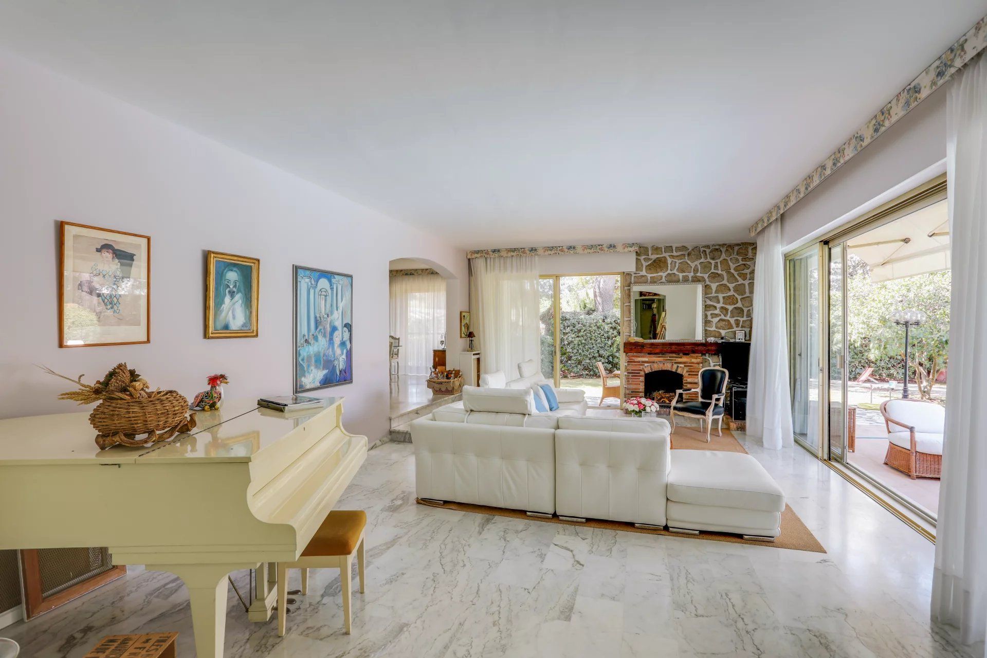 villa 9 Pièces en location saisonnière sur Antibes (06160)