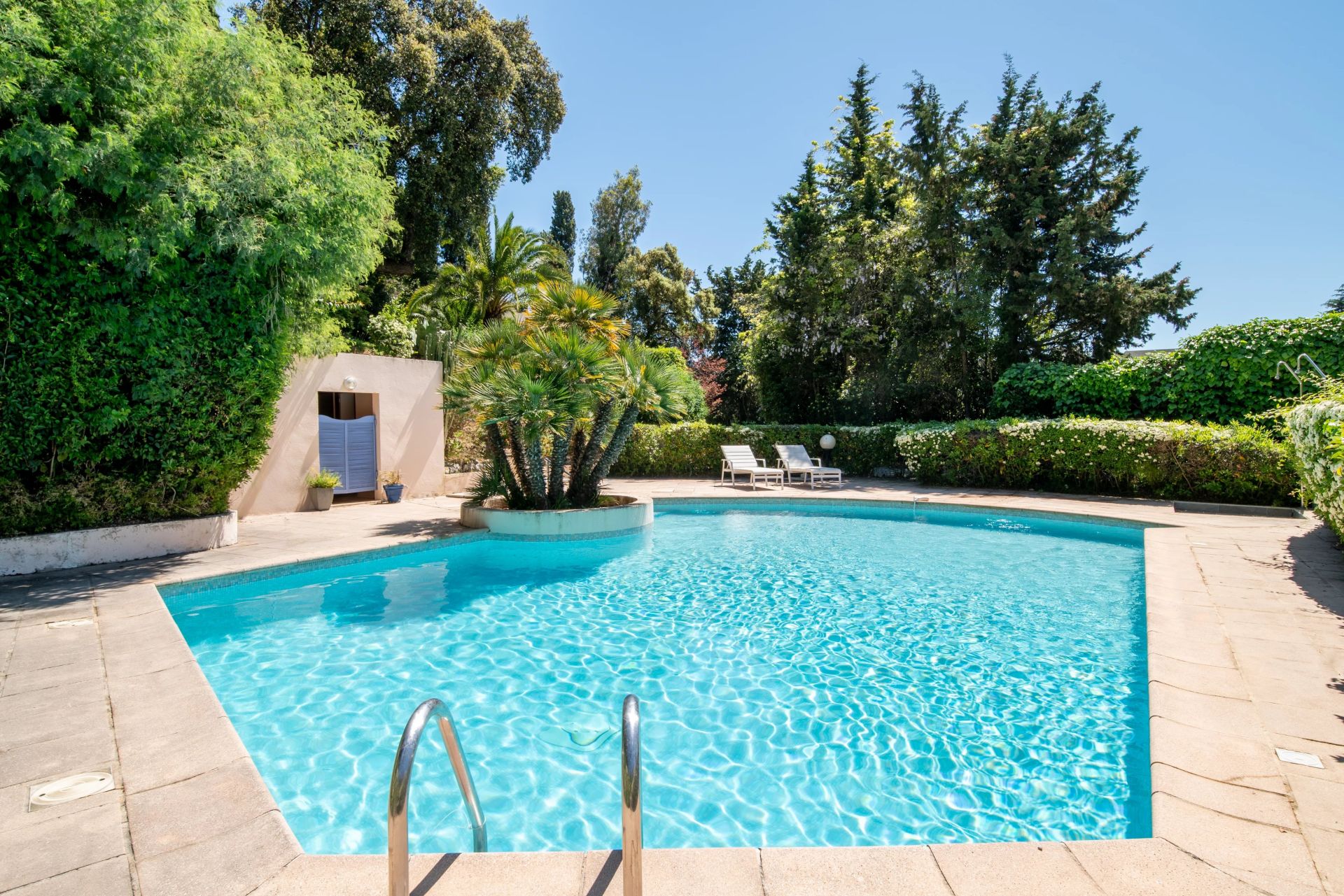 apartment 4 Rooms for sale on Cannes (06400)