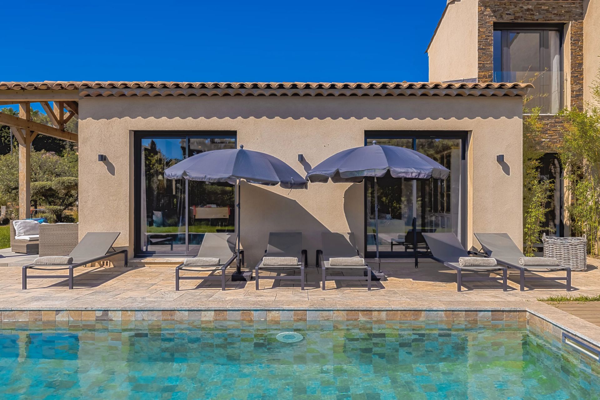 villa 6 Rooms for sale on Saint-Tropez (83990)