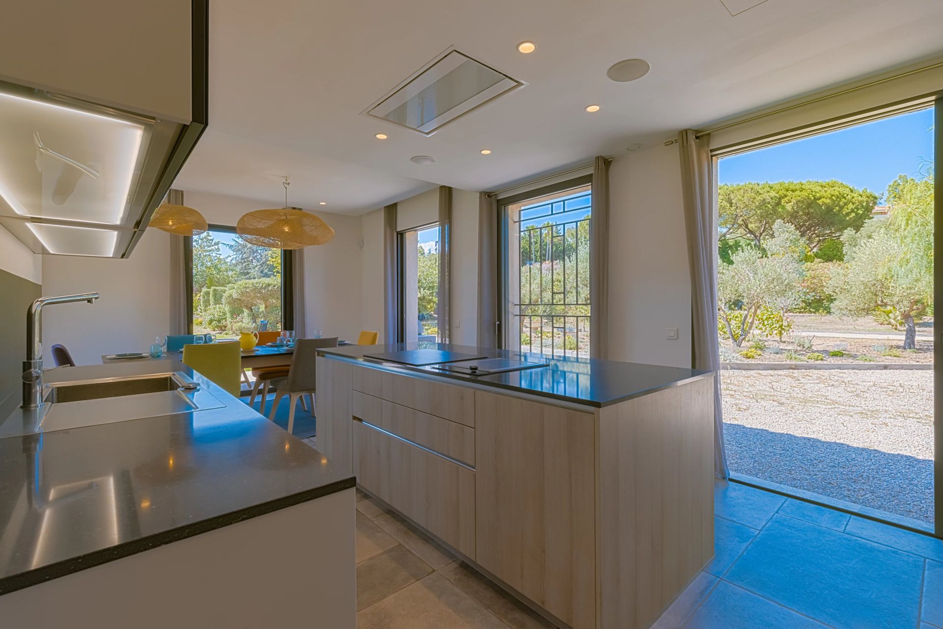 villa 6 Rooms for sale on Saint-Tropez (83990)
