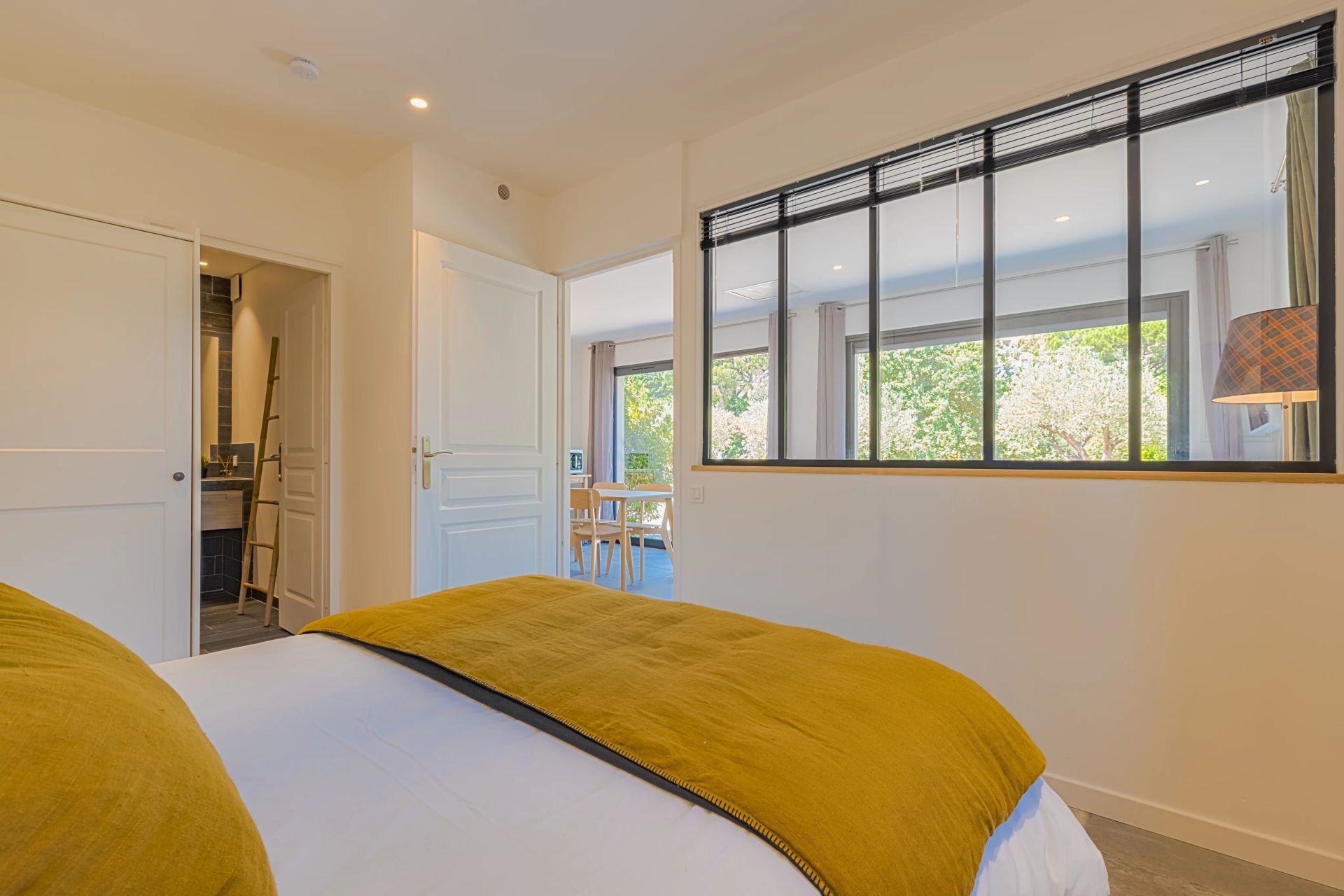 villa 6 Rooms for sale on Saint-Tropez (83990)