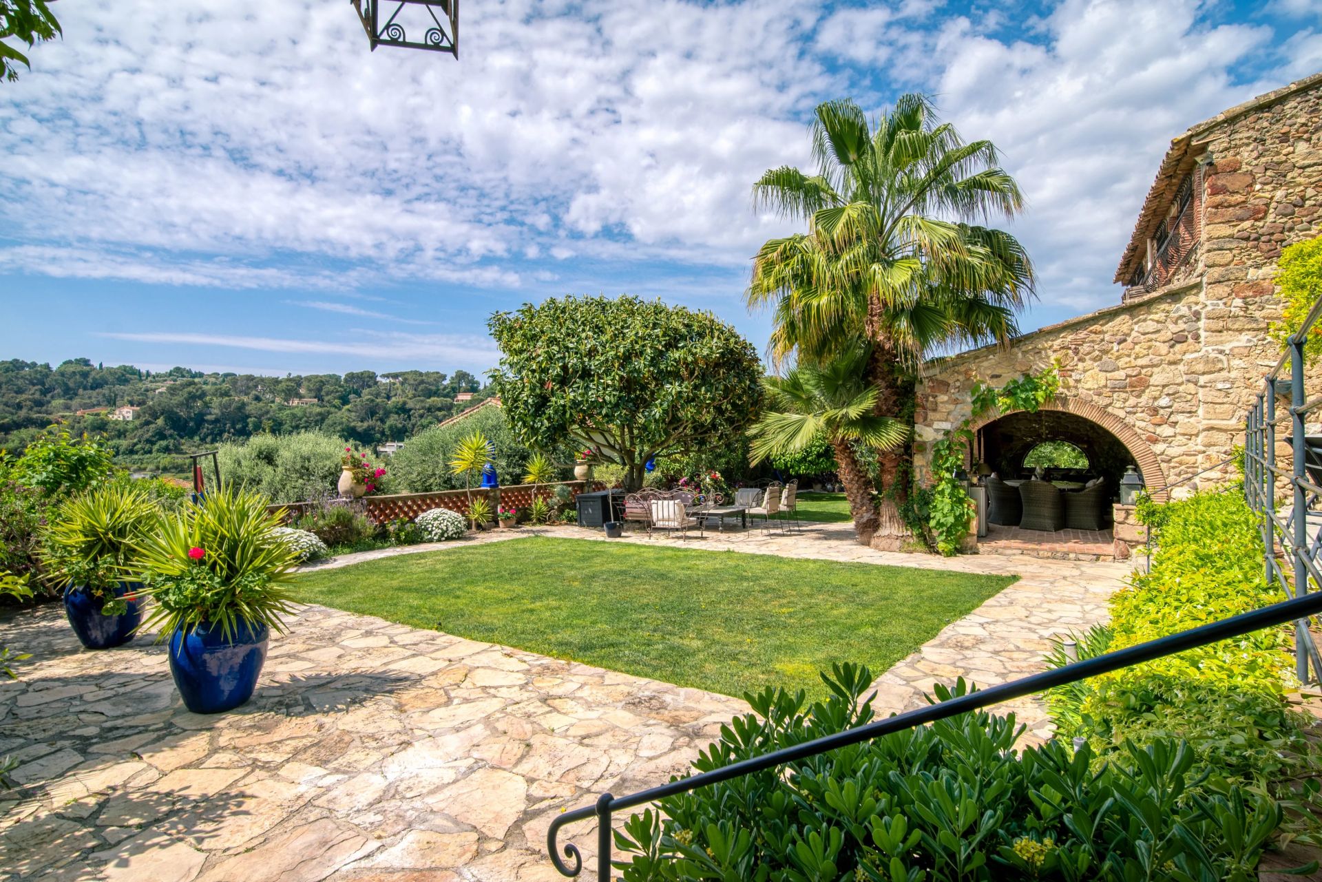 maison 10 Pièces en vente sur Biot (06410)