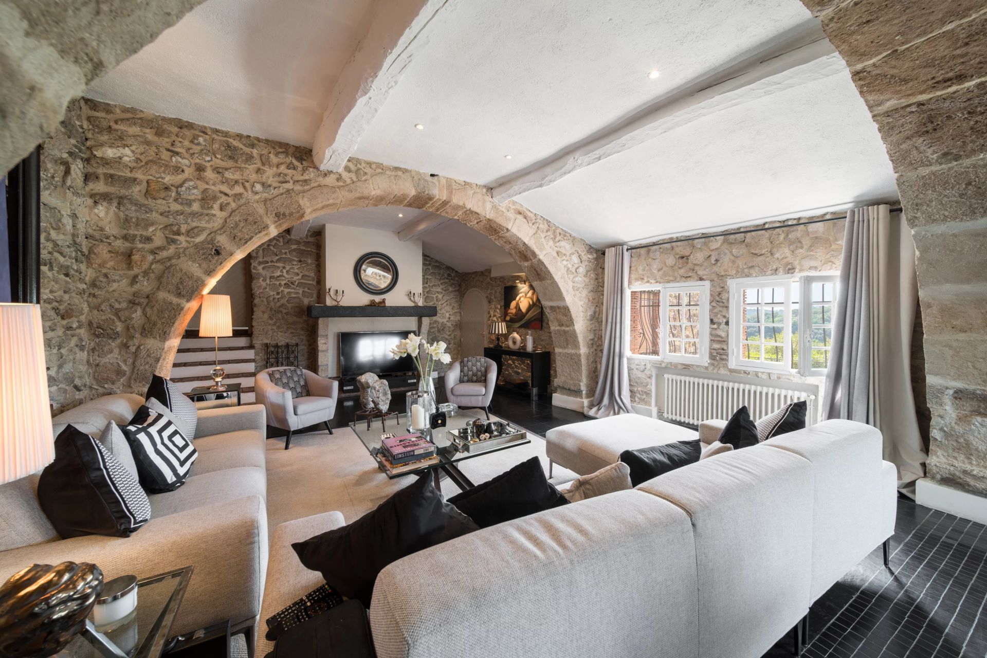 villa 10 Rooms for sale on Biot (06410)