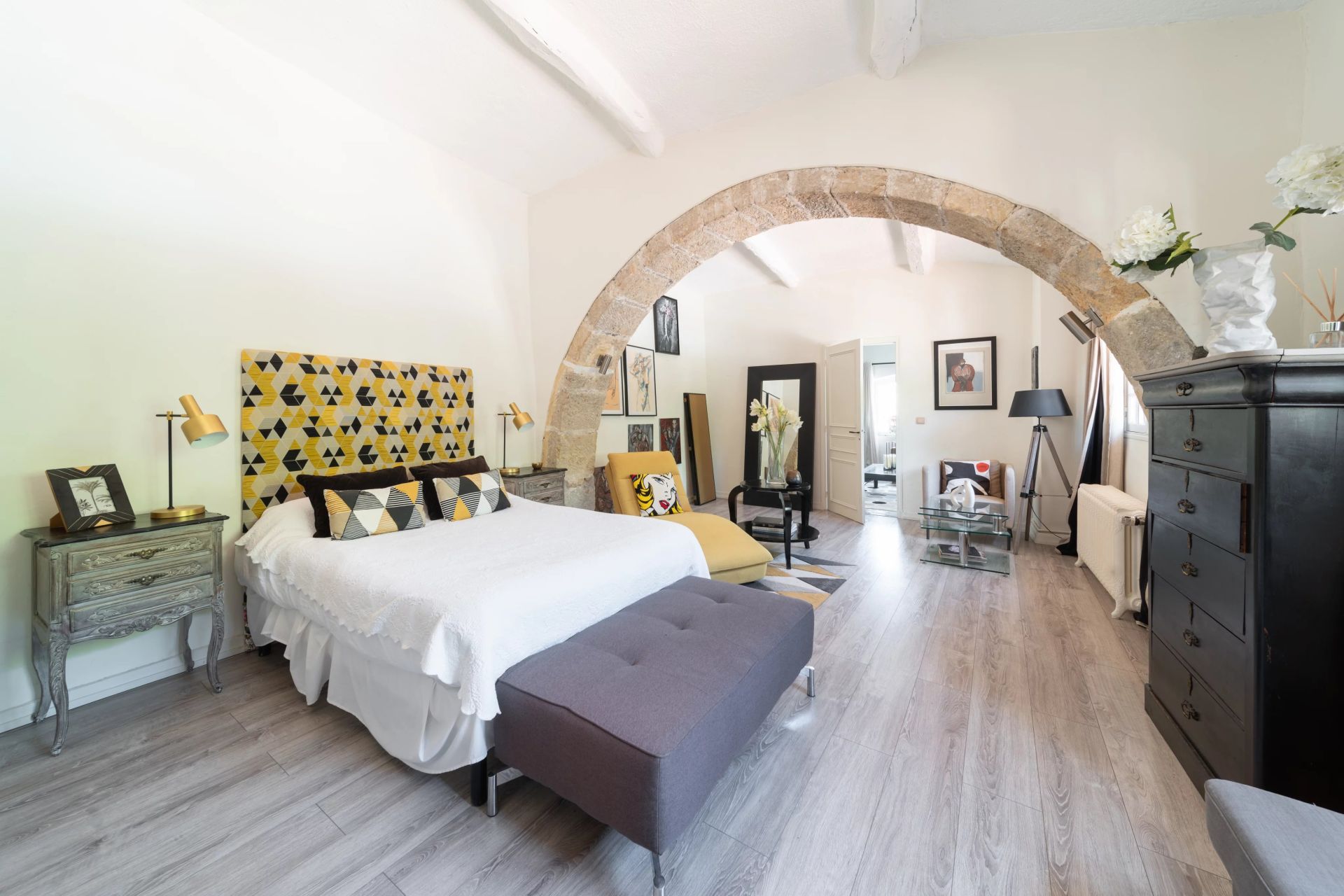 villa 10 Rooms for sale on Biot (06410)