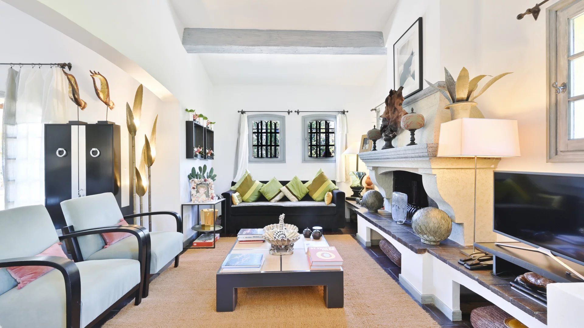 villa 8 Rooms for sale on Saint-Tropez (83990)