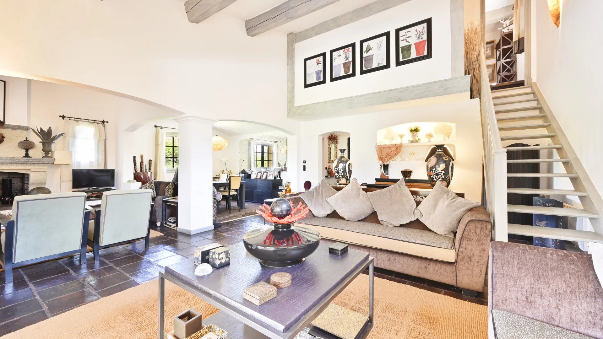 villa 8 Rooms for sale on Saint-Tropez (83990)