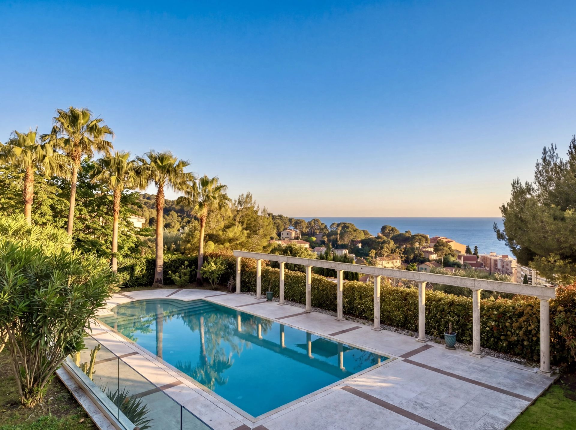 villa 16 Rooms for sale on Cap-d'Ail (06320)