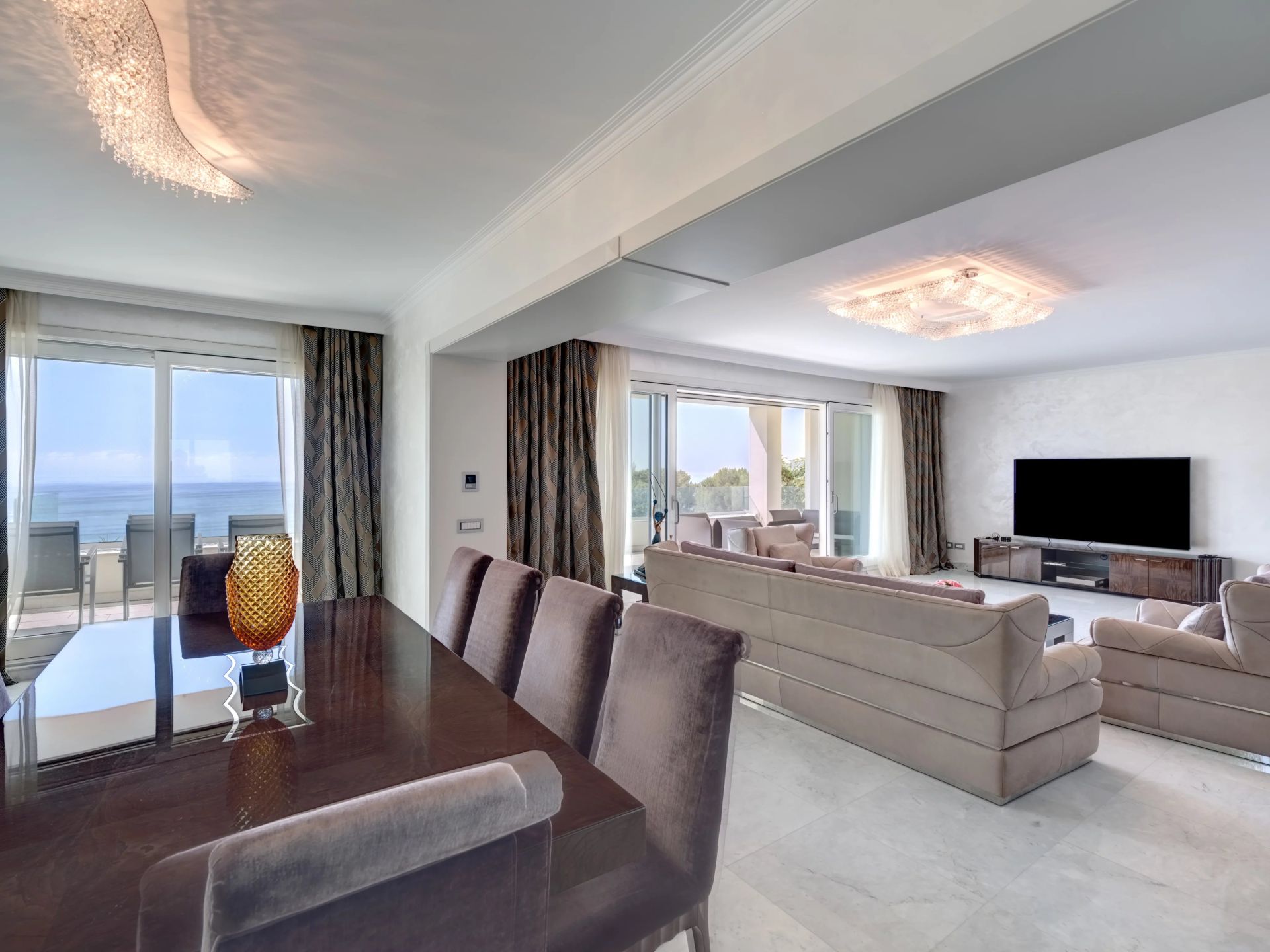 villa 16 Rooms for sale on Cap-d'Ail (06320)