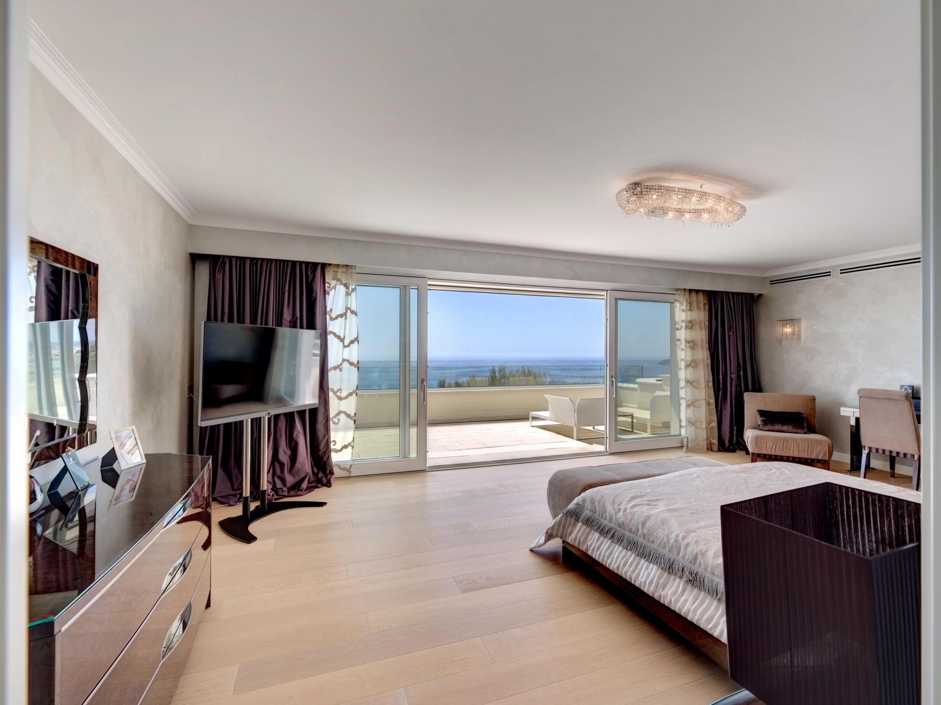 villa 16 Rooms for sale on Cap-d'Ail (06320)