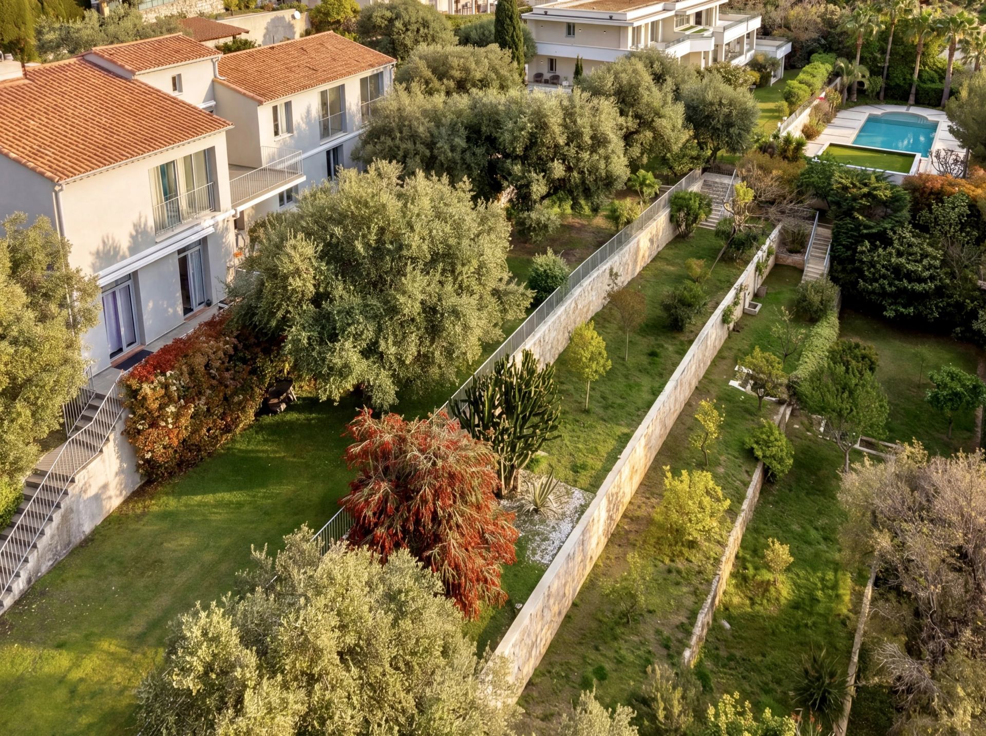 villa 16 Rooms for sale on Cap-d'Ail (06320)