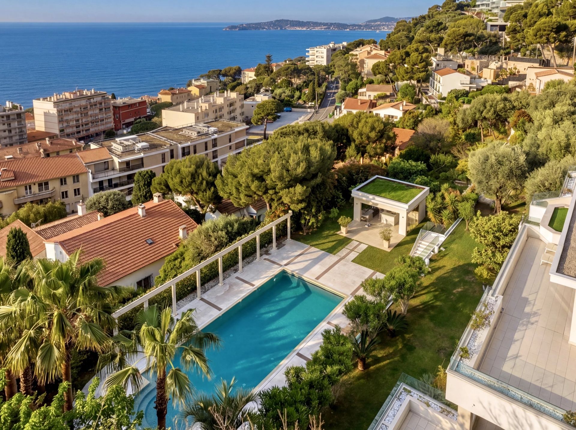 villa 16 Rooms for sale on Cap-d'Ail (06320)