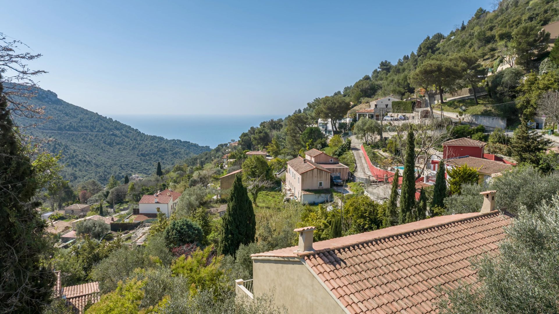 villa 8 Rooms for sale on La Turbie (06320)