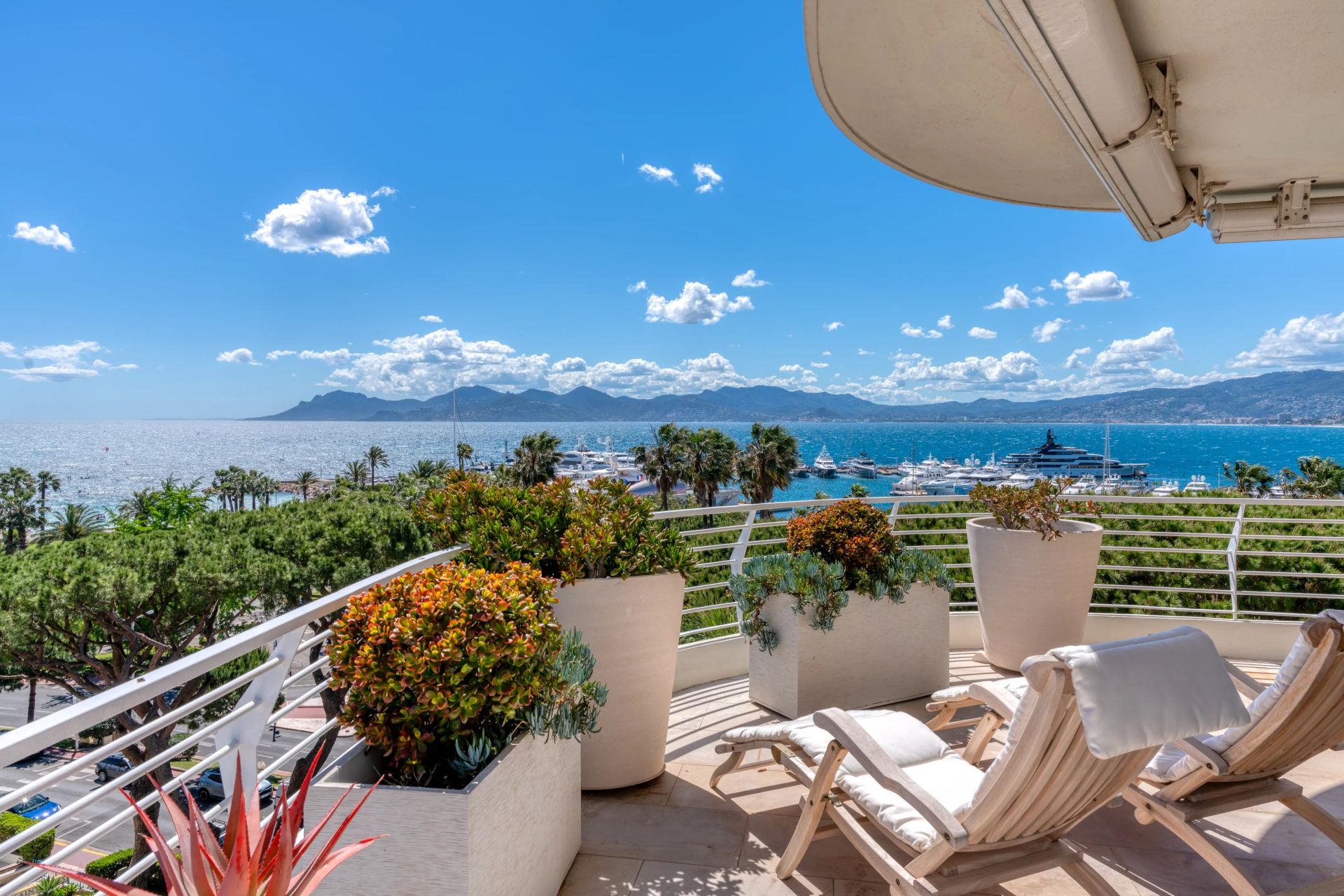 apartment 6 Rooms for sale on Cannes (06400)