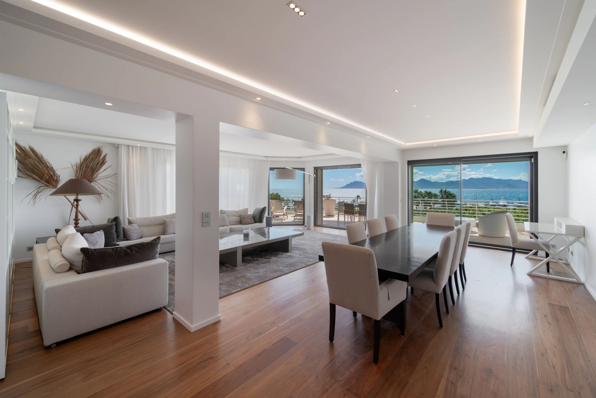 apartment 6 Rooms for sale on Cannes (06400)