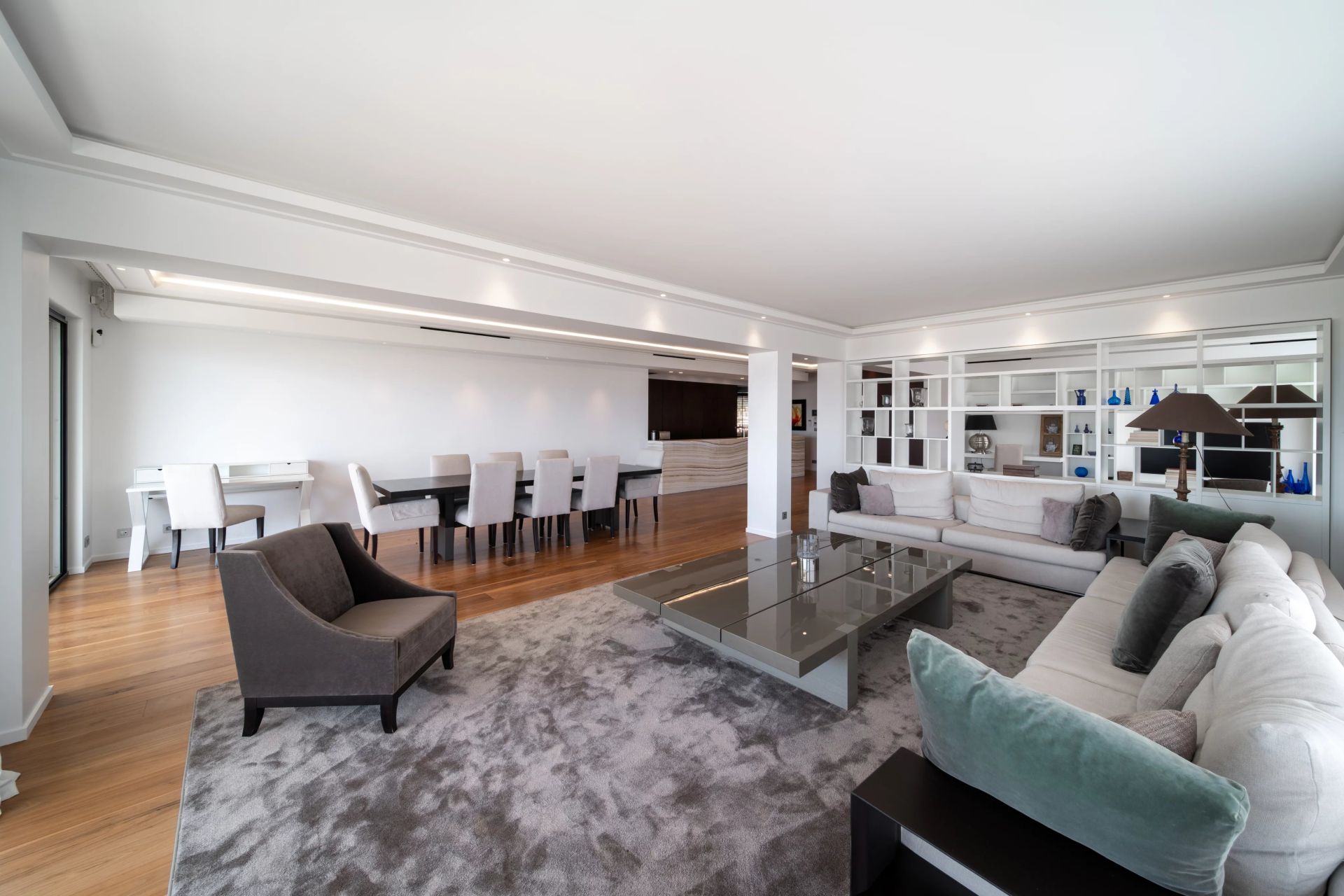 apartment 6 Rooms for sale on Cannes (06400)