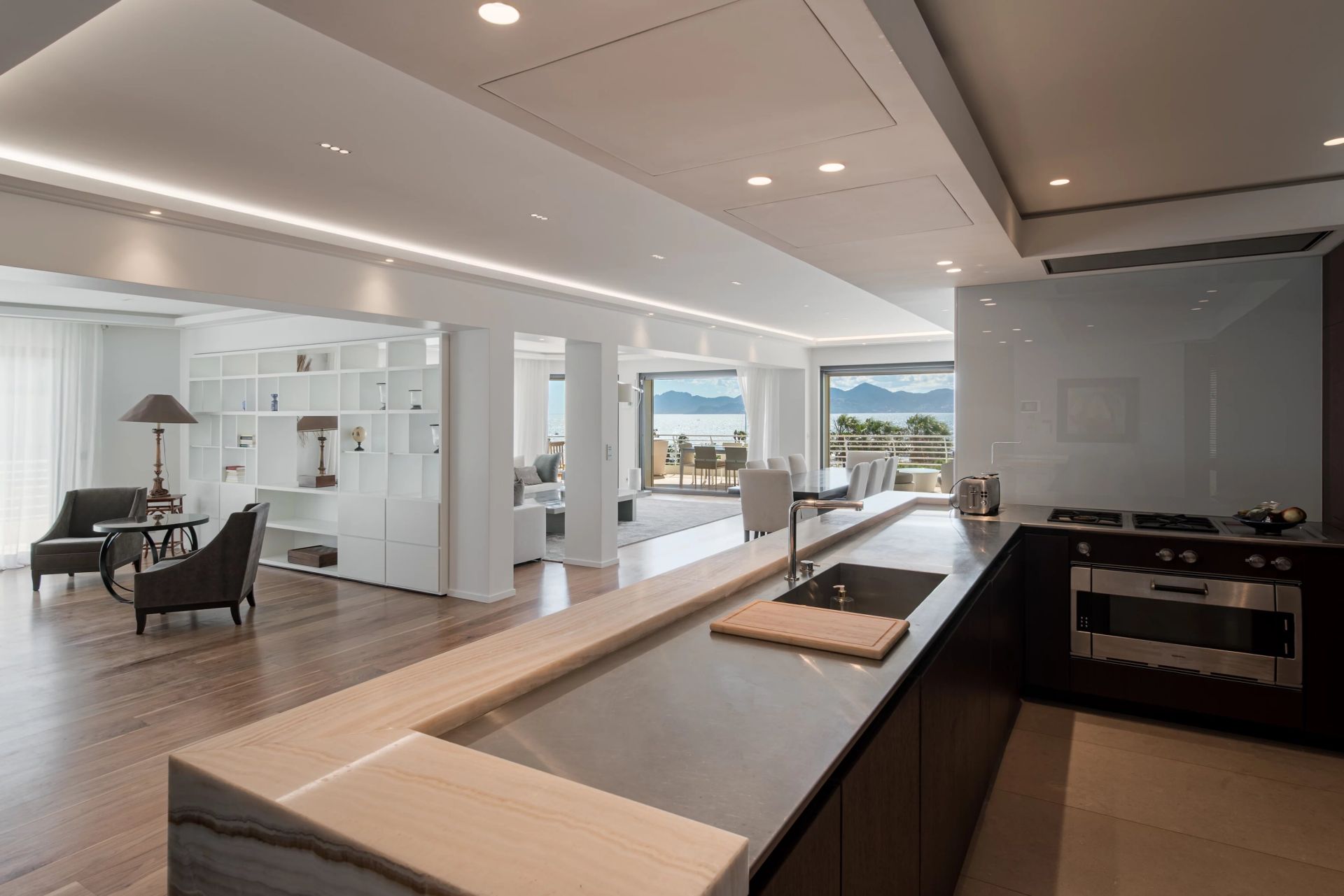 apartment 6 Rooms for sale on Cannes (06400)