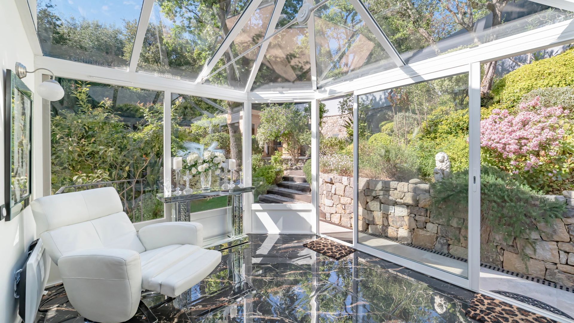 villa 4 Rooms for sale on Le Cannet (06110)