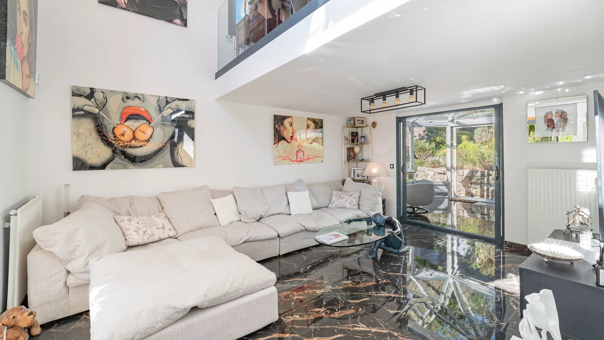 villa 4 Rooms for sale on Le Cannet (06110)