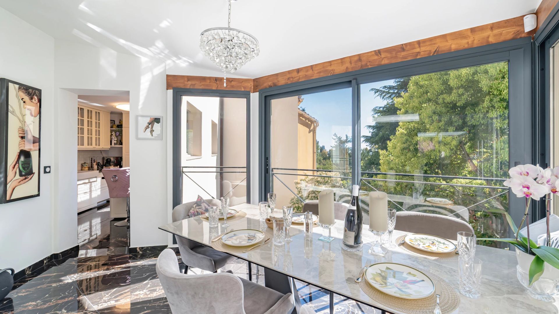 villa 4 Rooms for sale on Le Cannet (06110)