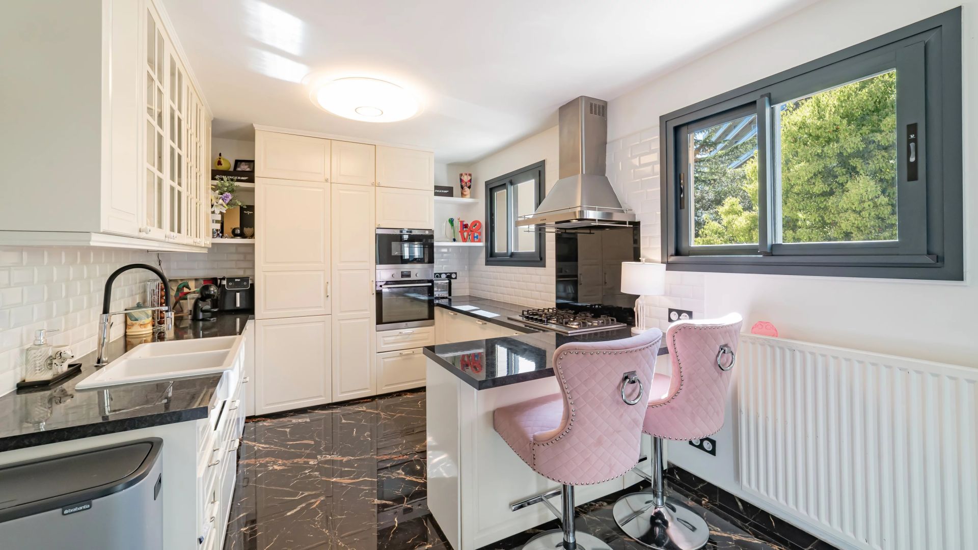 villa 4 Rooms for sale on Le Cannet (06110)
