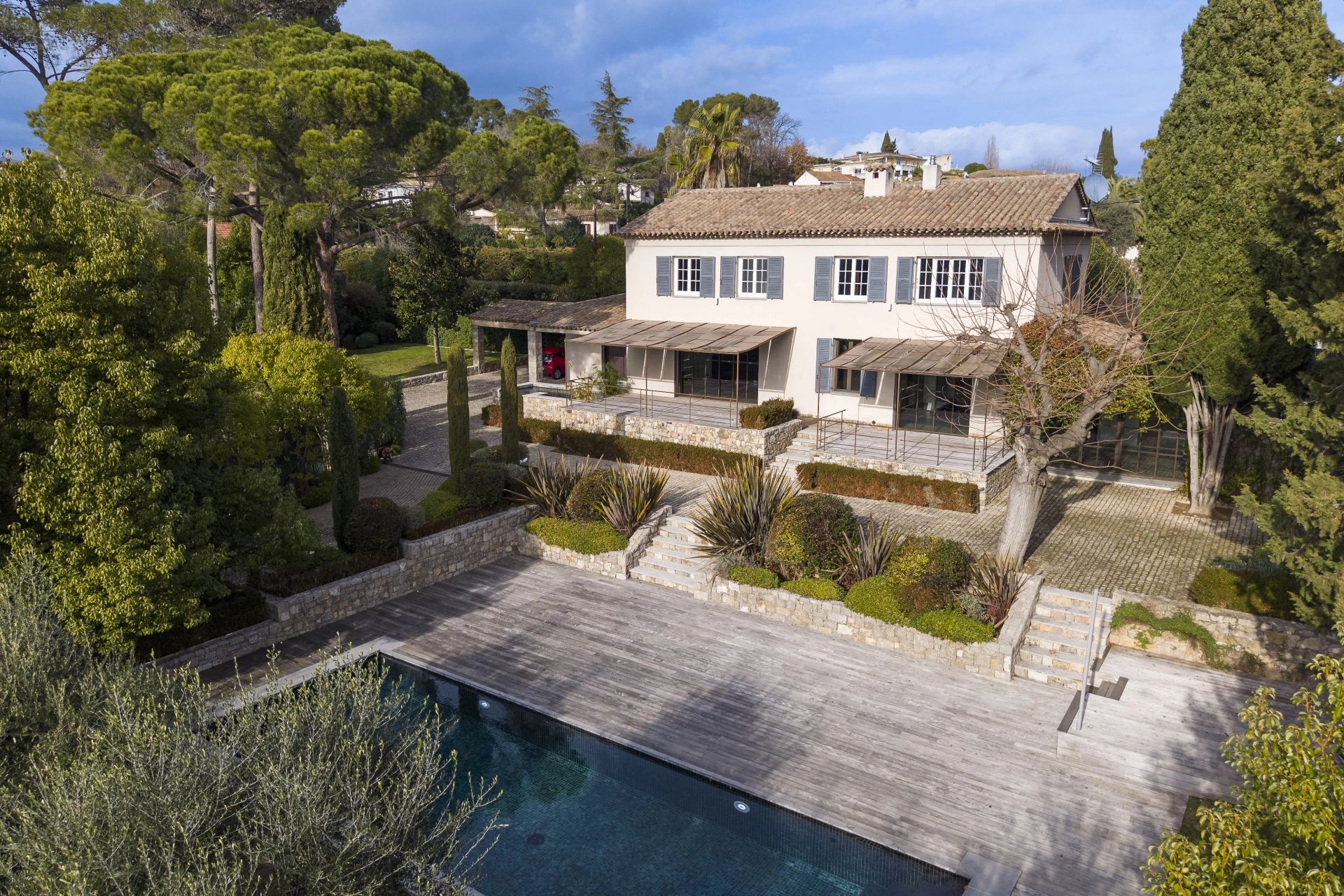 villa 6 Rooms for sale on Mougins (06250)