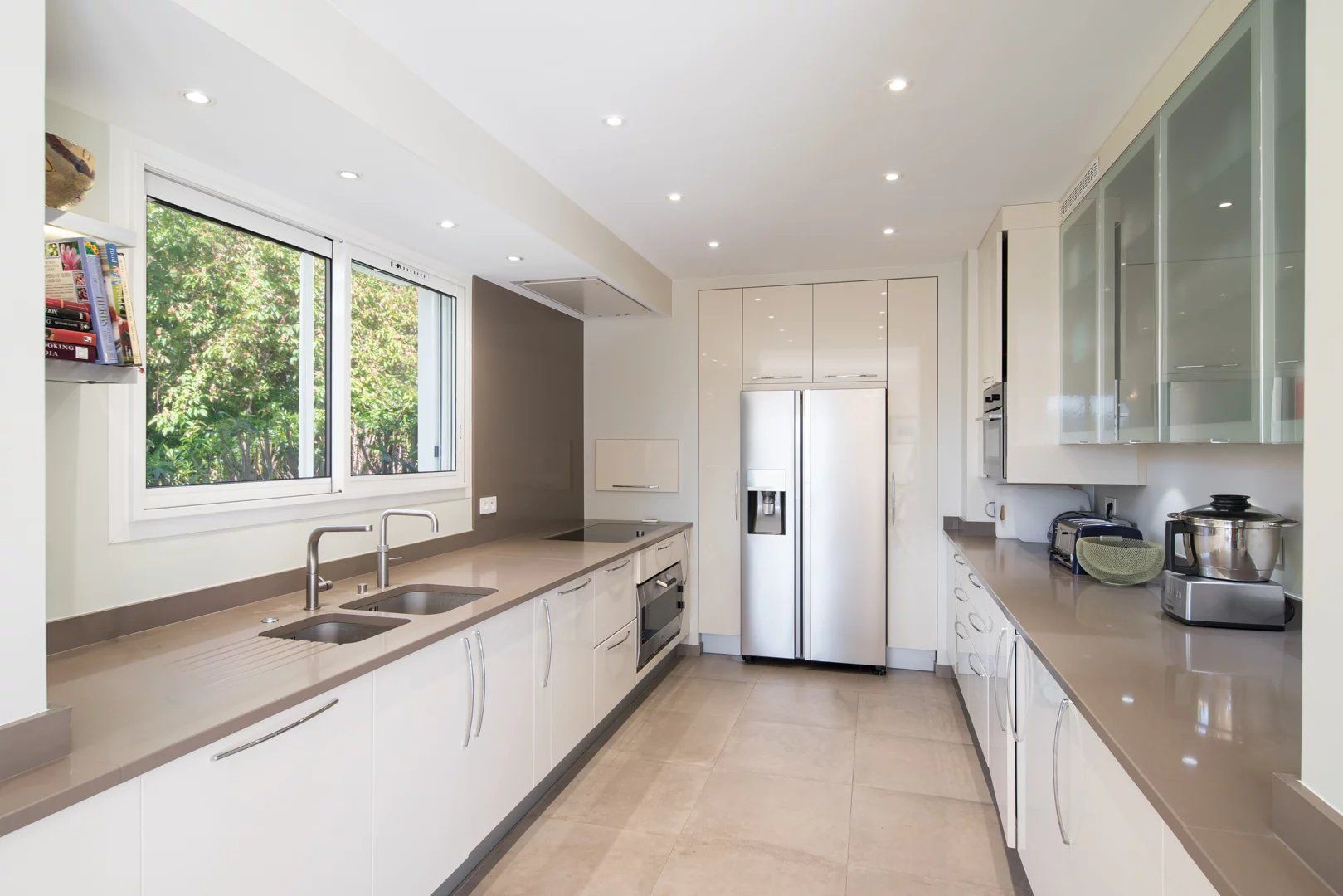 villa 7 Rooms for seasonal rent on Antibes (06160)