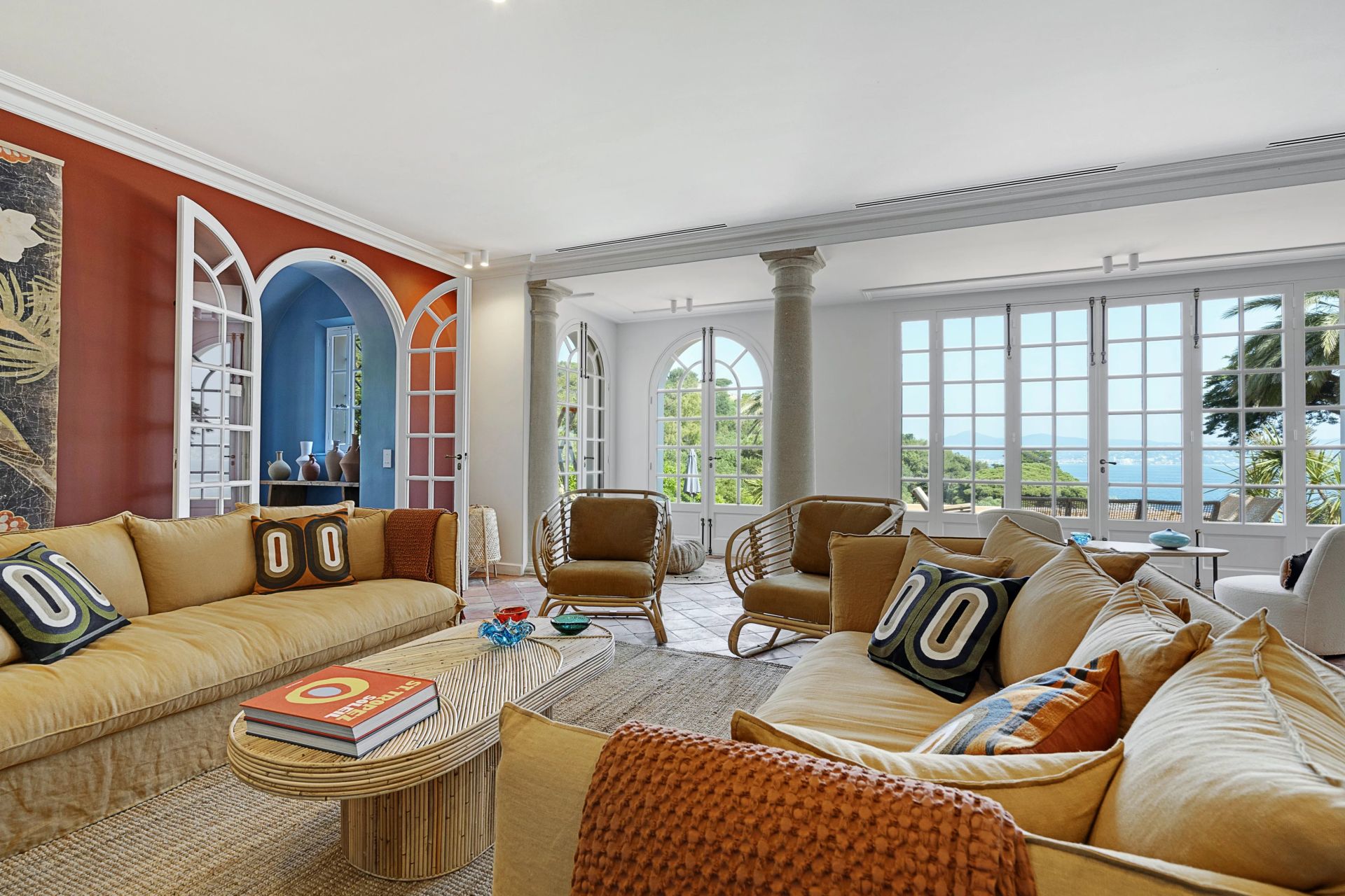 villa 11 Rooms for seasonal rent on Saint-Tropez (83990)