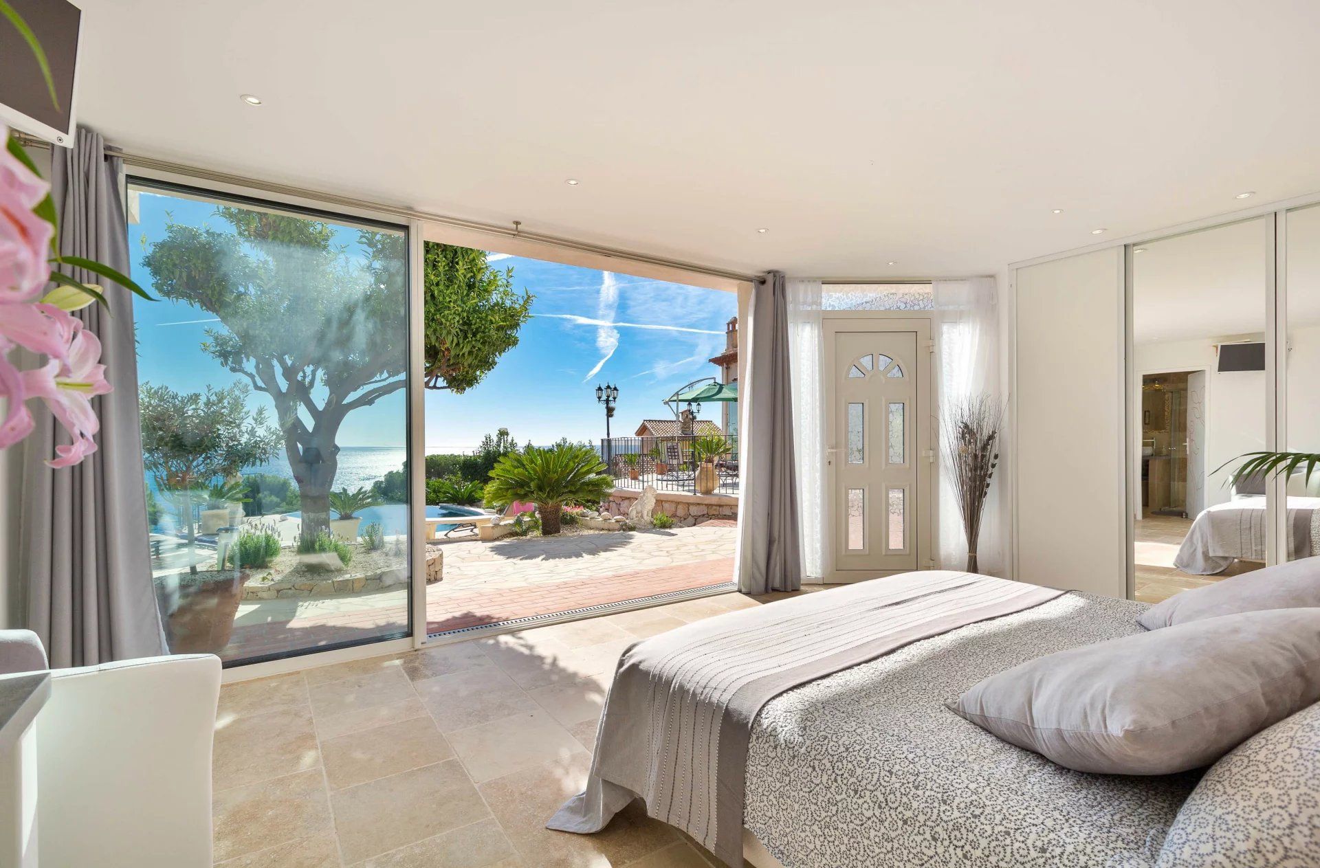 villa 5 Pièces en location saisonnière sur Èze (06360)