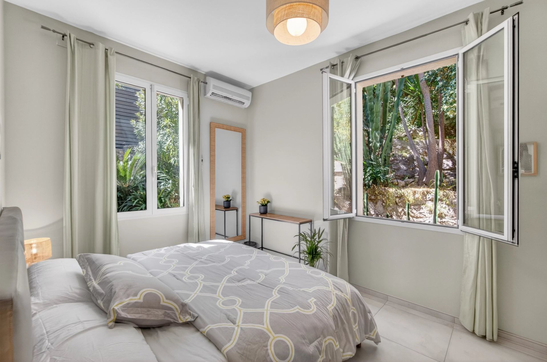 villa 5 Pièces en location saisonnière sur Èze (06360)