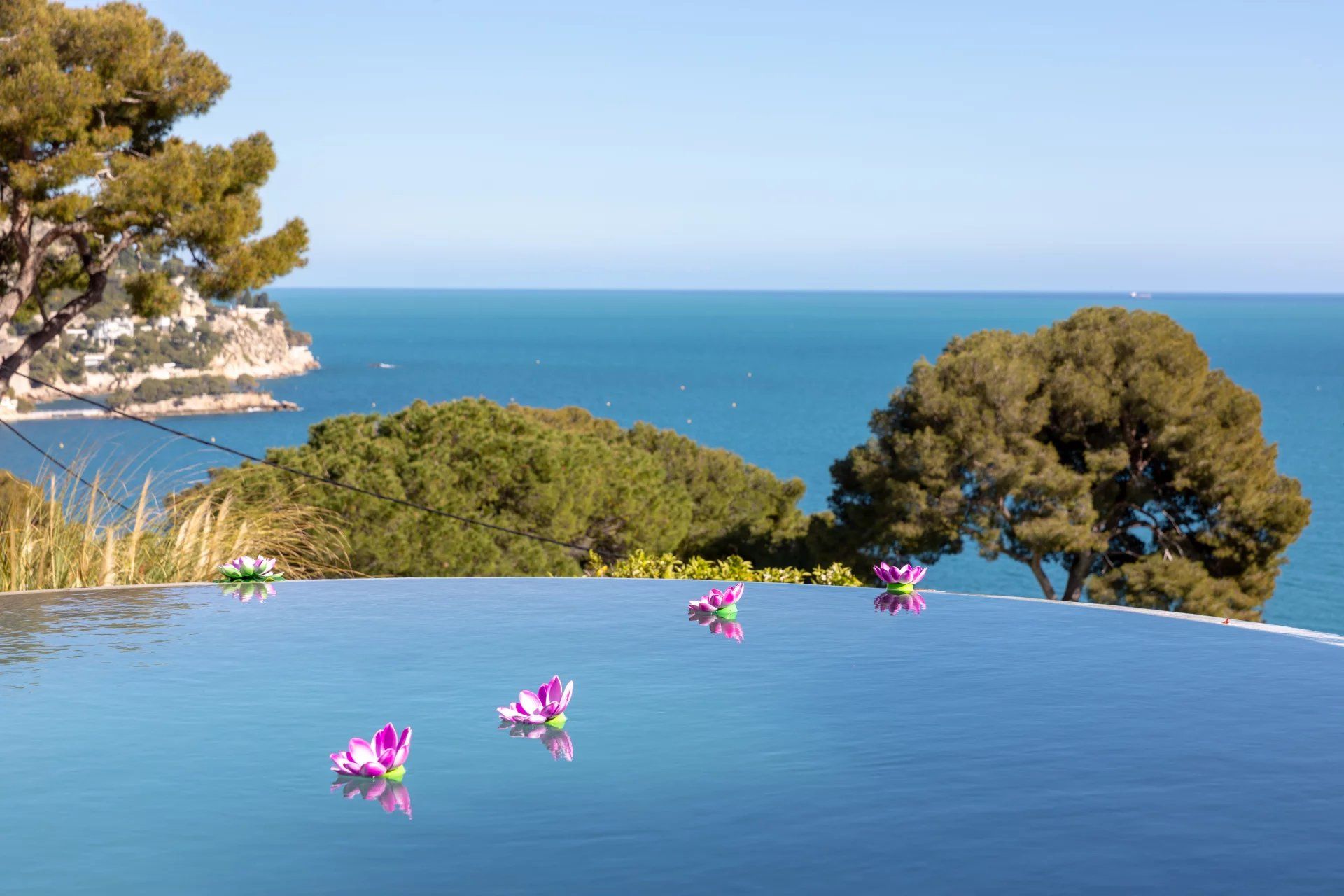 villa 5 Rooms for seasonal rent on Èze (06360)