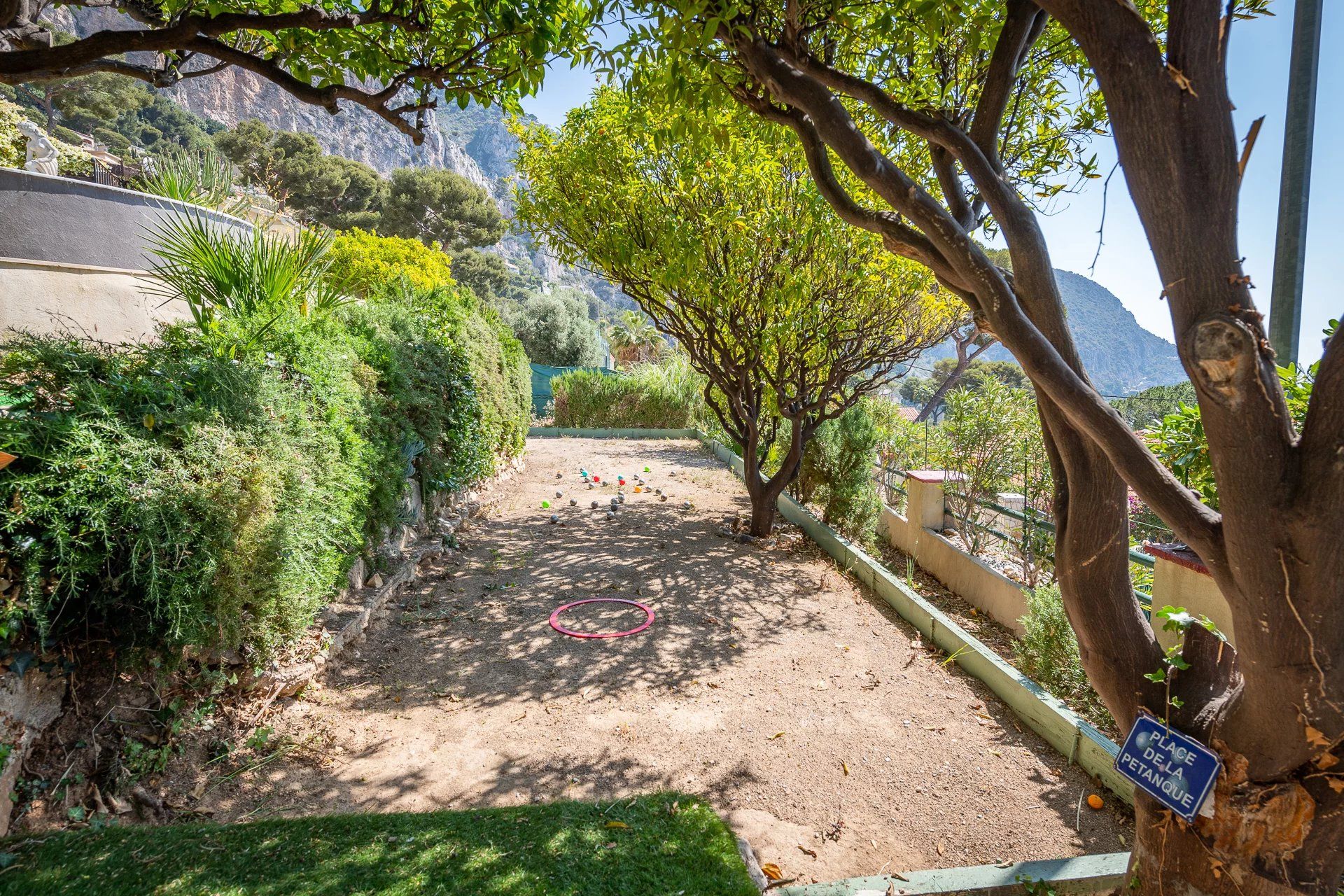 villa 5 Pièces en location saisonnière sur Èze (06360)