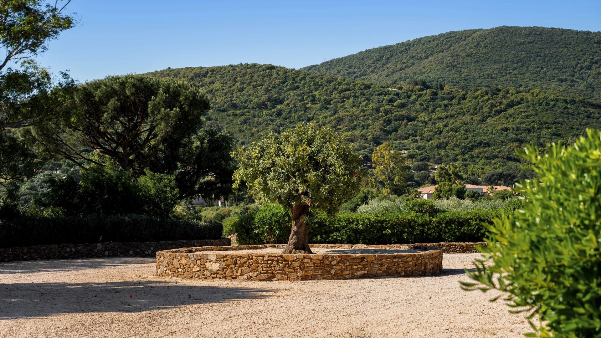 villa 16 Rooms for sale on Sainte-Maxime (83120)