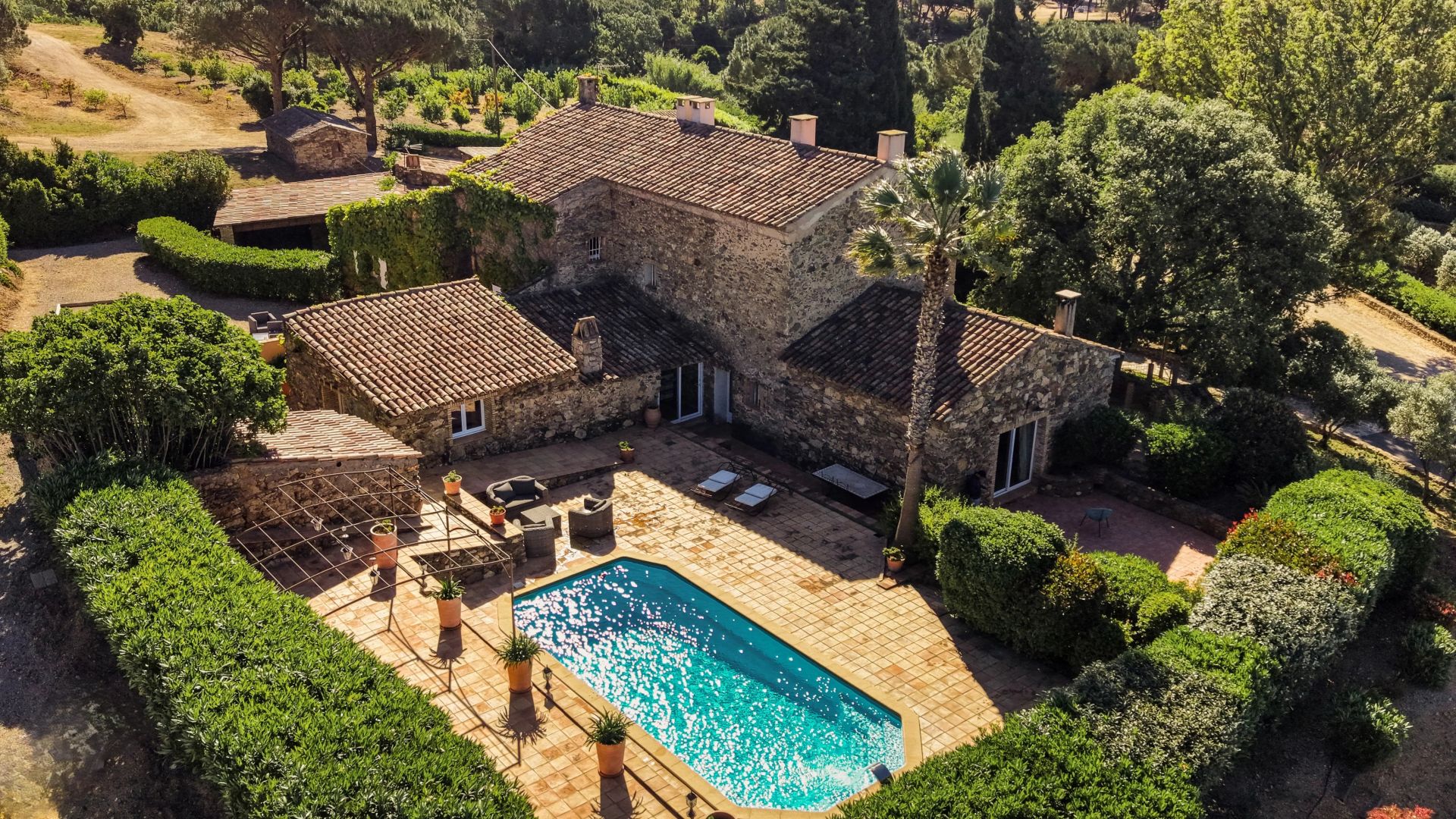 villa 16 Rooms for sale on Sainte-Maxime (83120)