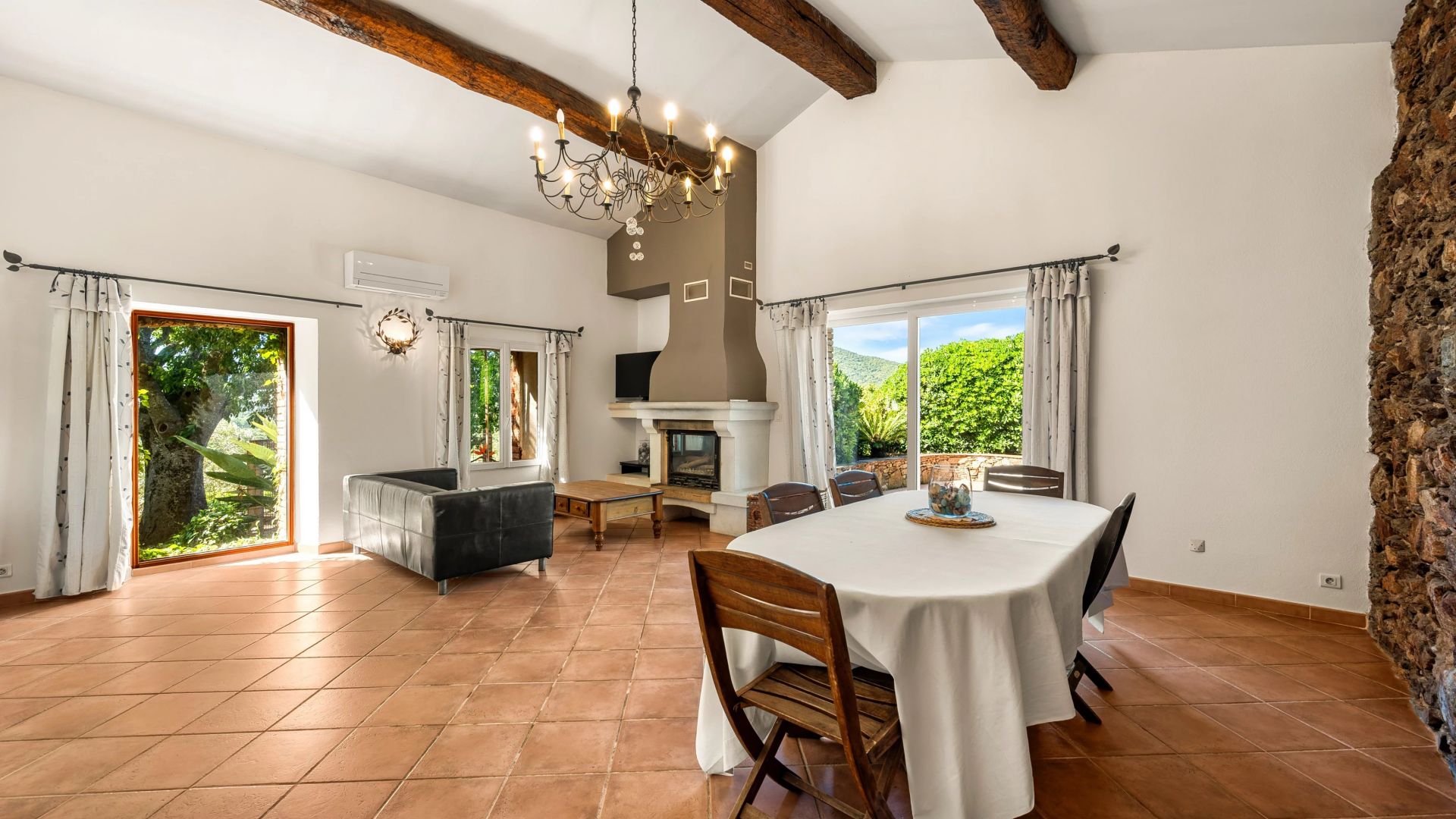 villa 16 Rooms for sale on Sainte-Maxime (83120)