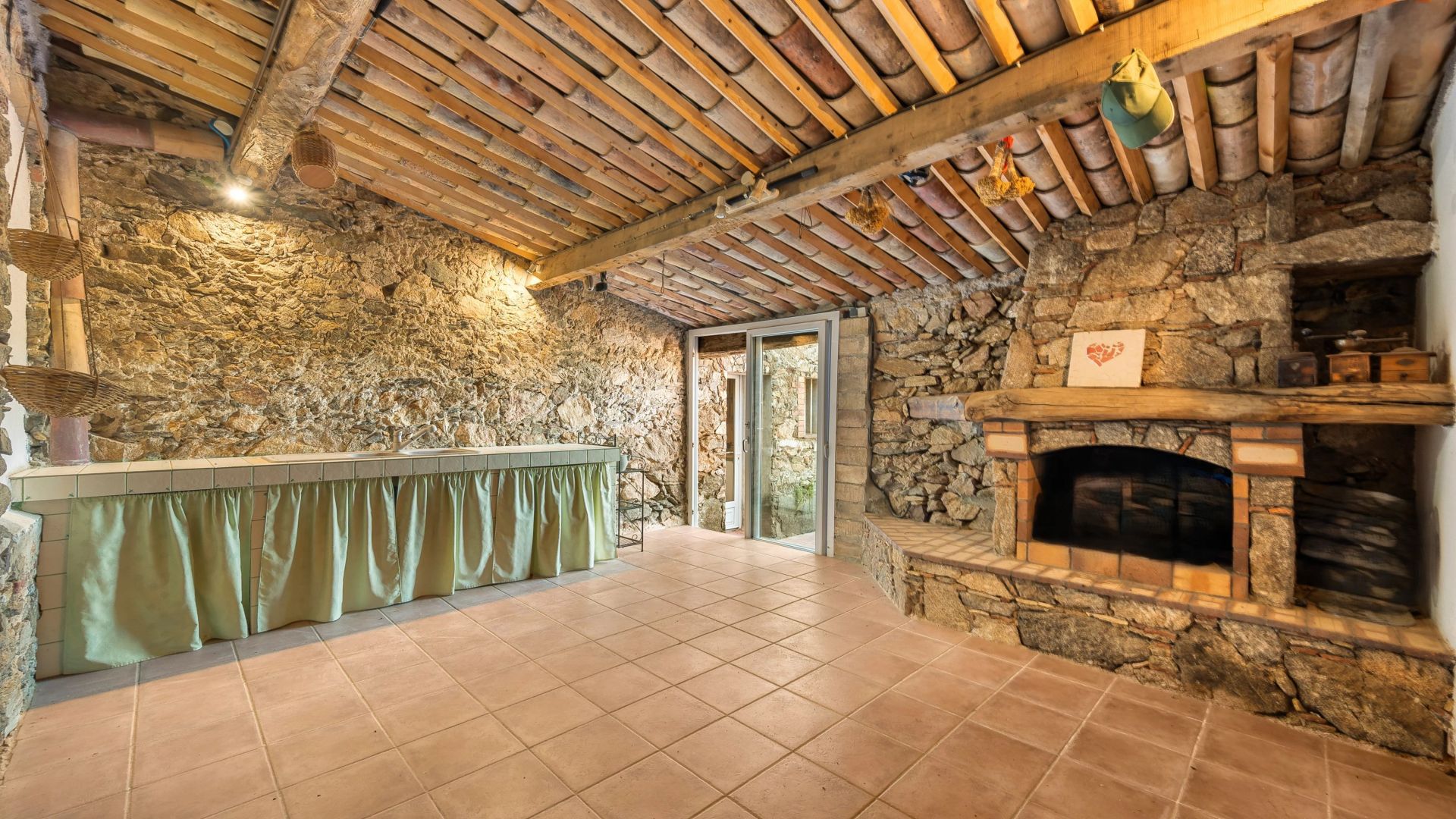 villa 16 Rooms for sale on Sainte-Maxime (83120)