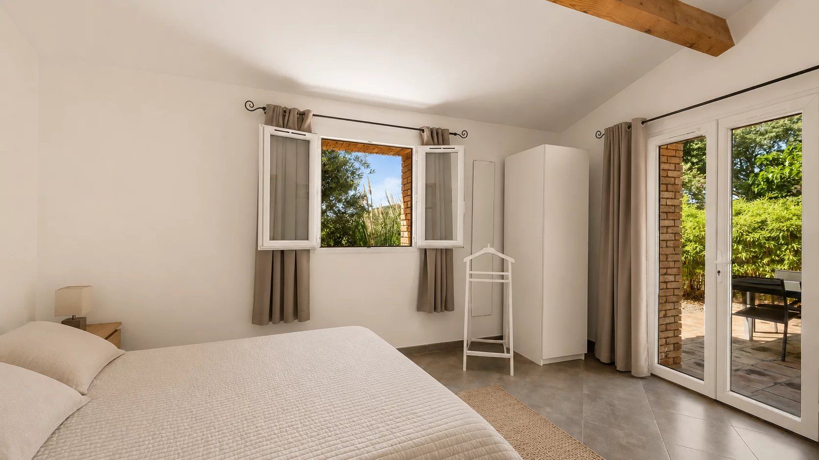 villa 16 Rooms for sale on Sainte-Maxime (83120)